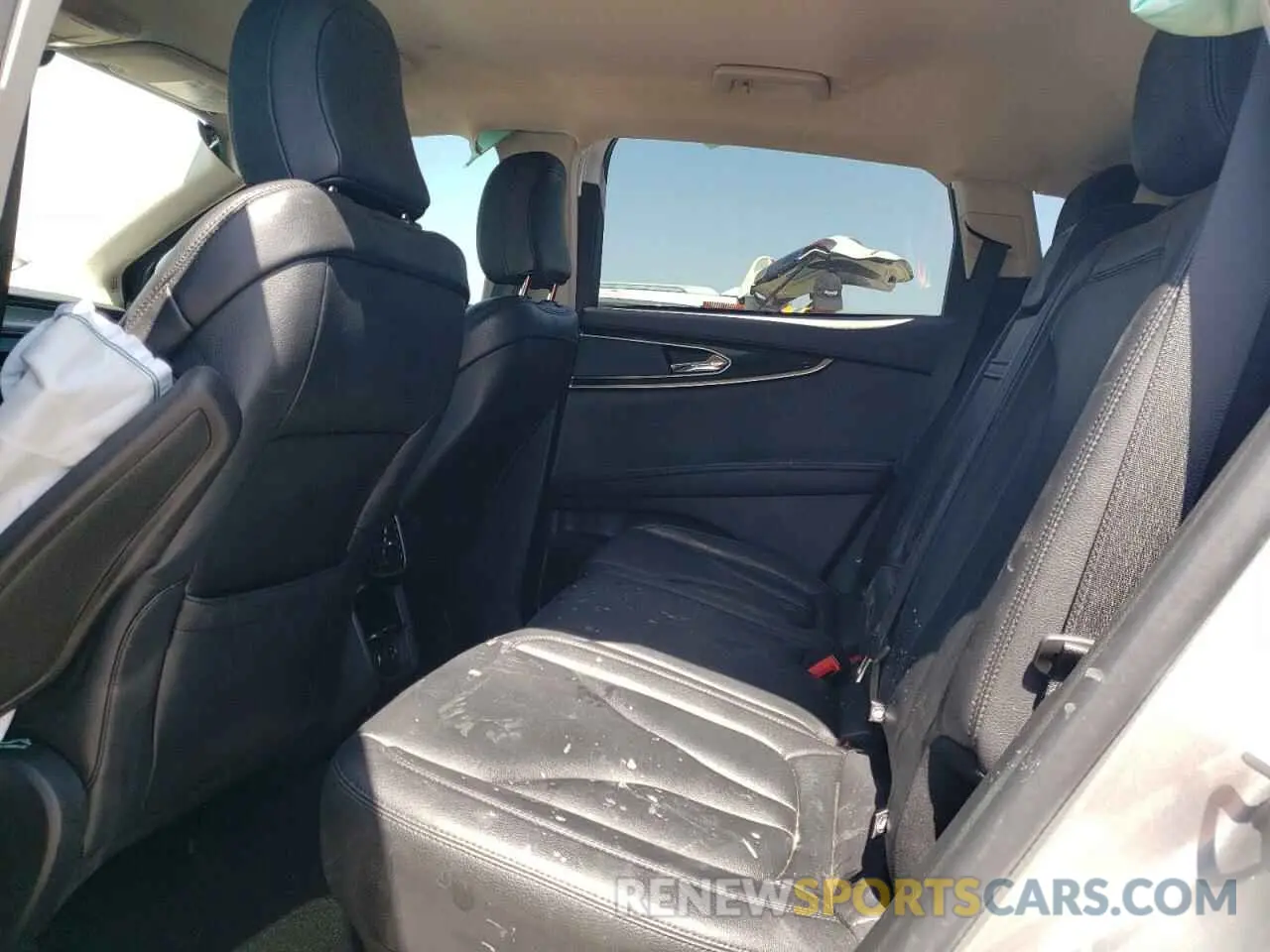 11 Photograph of a damaged car 2LMPJ6J98MBL10526 LINCOLN NAUTILUS 2021