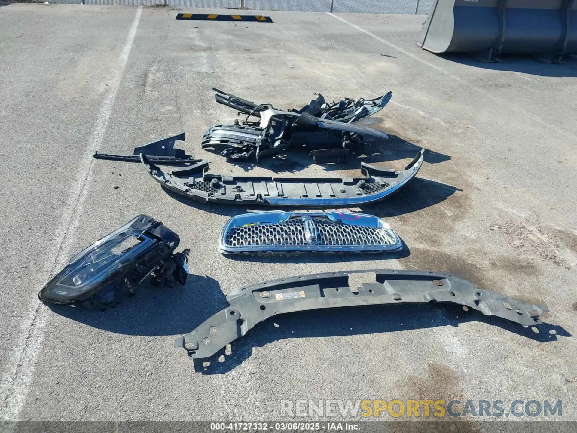 12 Photograph of a damaged car 2LMPJ6K96MBL00799 LINCOLN NAUTILUS 2021