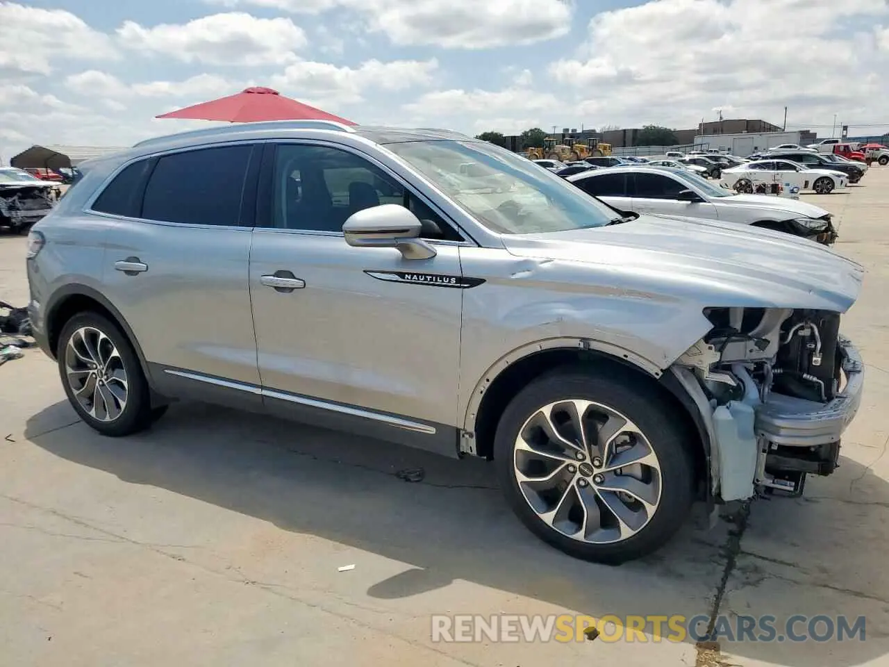 4 Photograph of a damaged car 2LMPJ6K98MBL13053 LINCOLN NAUTILUS 2021