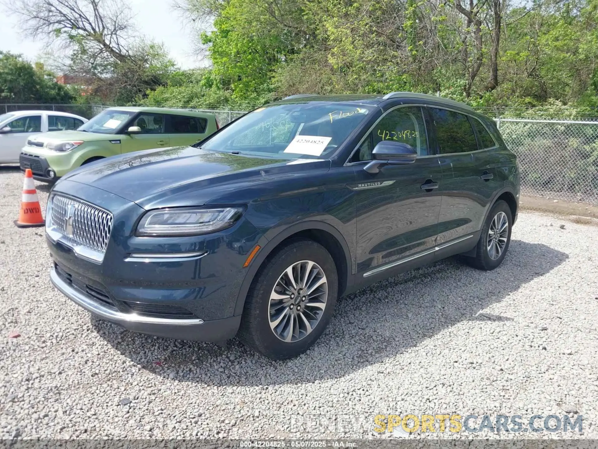2 Photograph of a damaged car 2LMPJ8J92MBL10856 LINCOLN NAUTILUS 2021