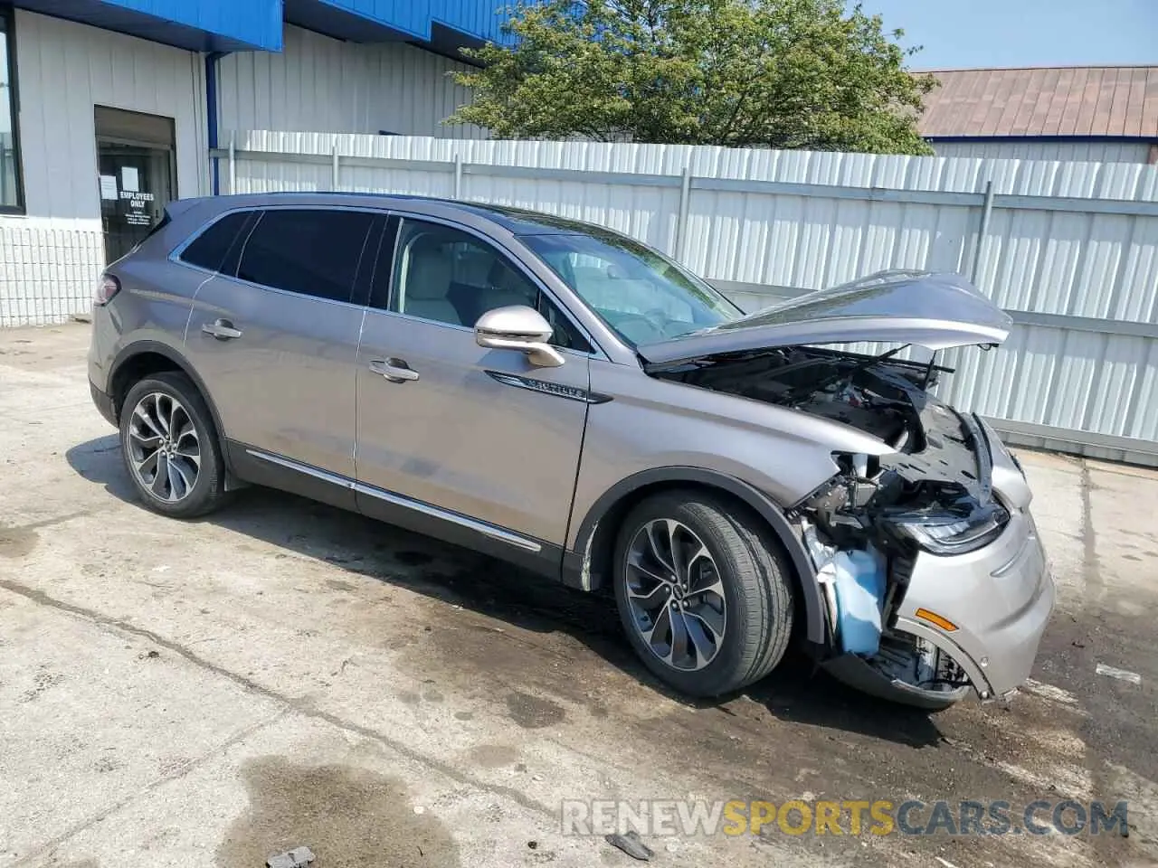 4 Photograph of a damaged car 2LMPJ8K91MBL00575 LINCOLN NAUTILUS 2021