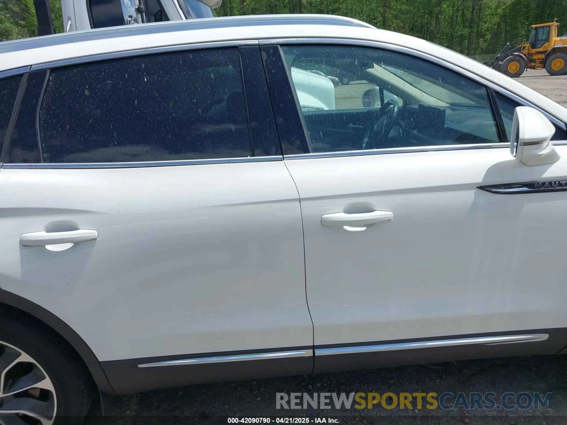 13 Photograph of a damaged car 2LMPJ8K93MBL04501 LINCOLN NAUTILUS 2021