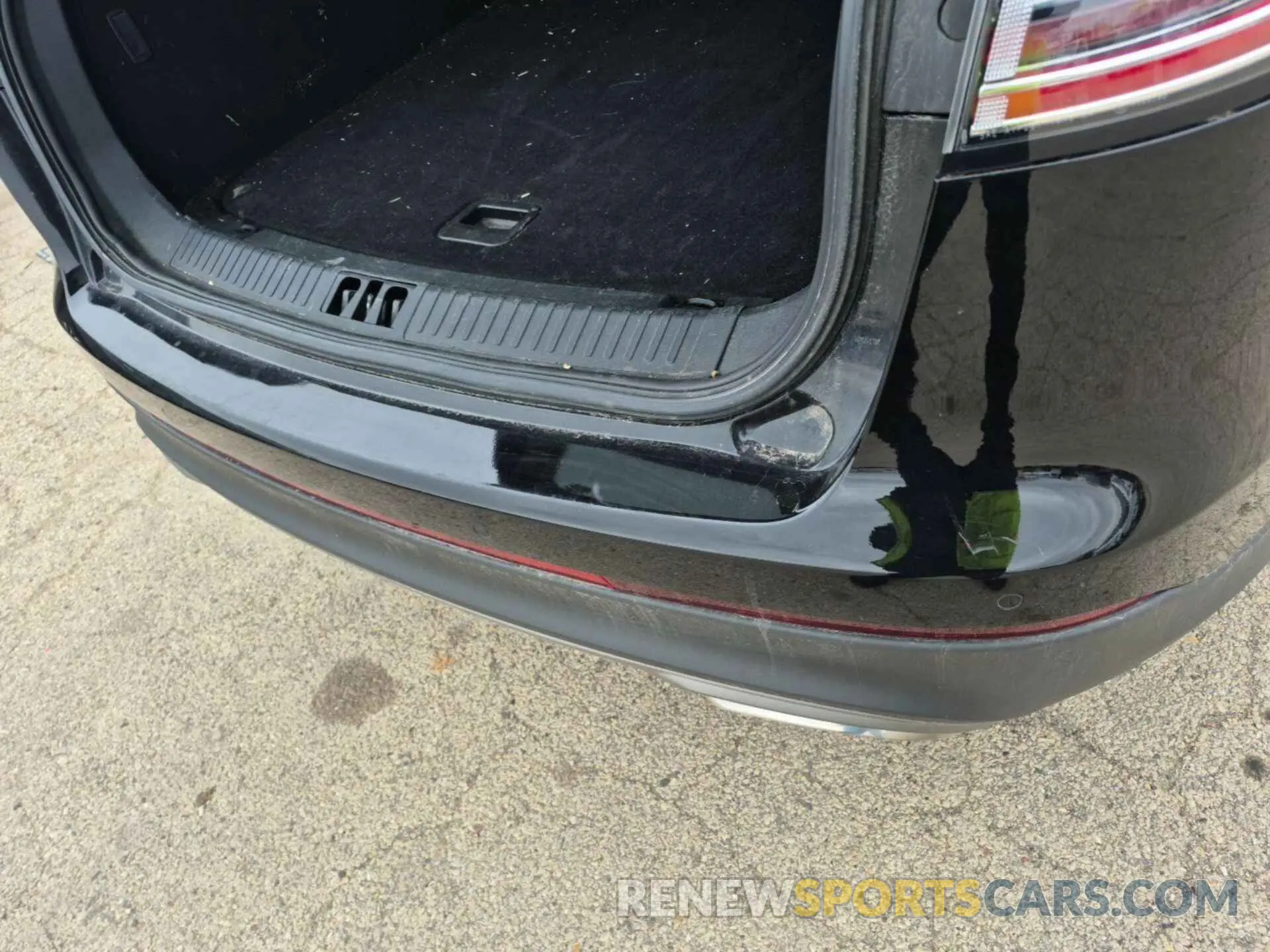17 Photograph of a damaged car 2LMPJ8K93MBL11433 LINCOLN NAUTILUS 2021
