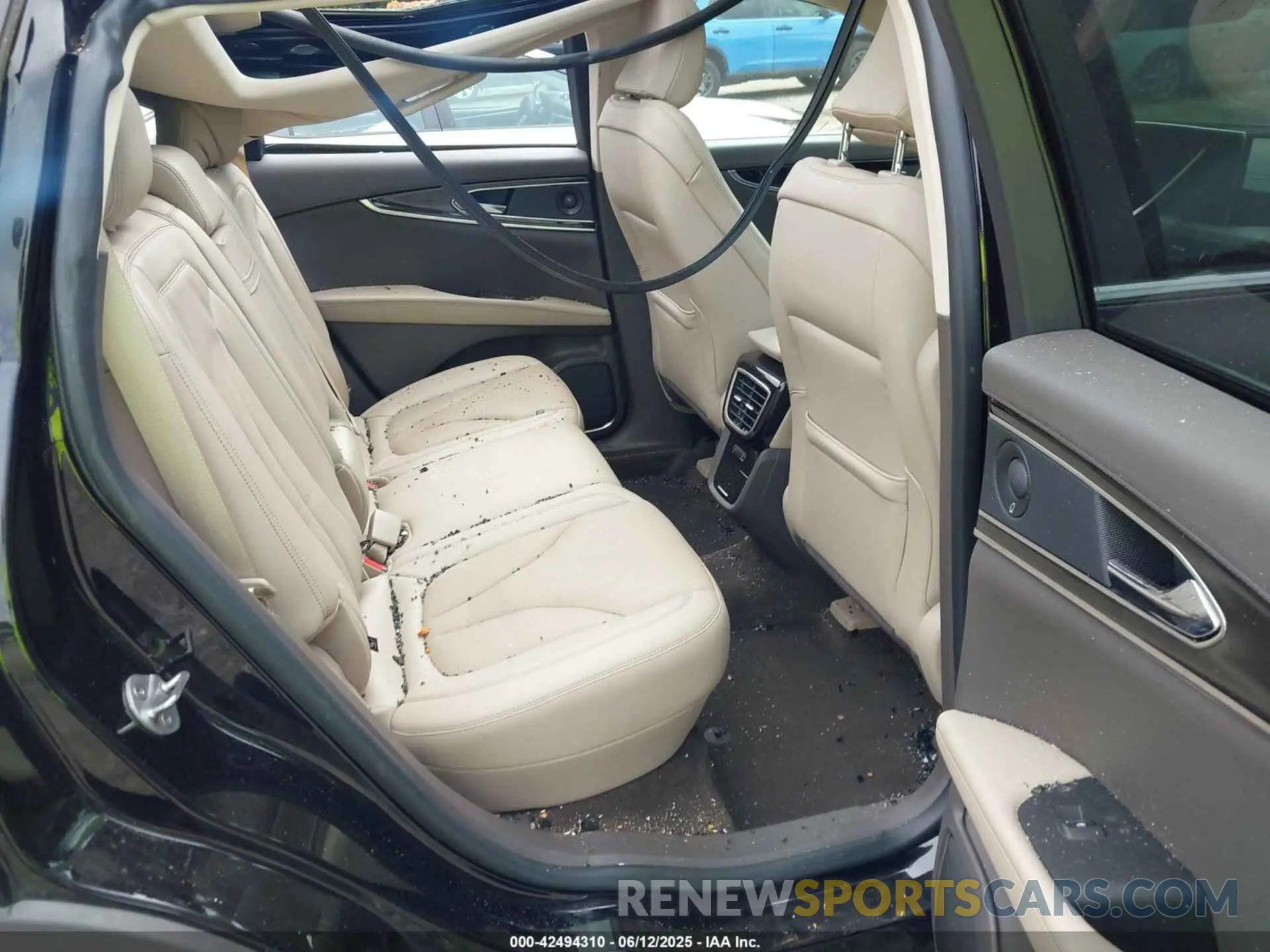 8 Photograph of a damaged car 2LMPJ8K99MBL12344 LINCOLN NAUTILUS 2021