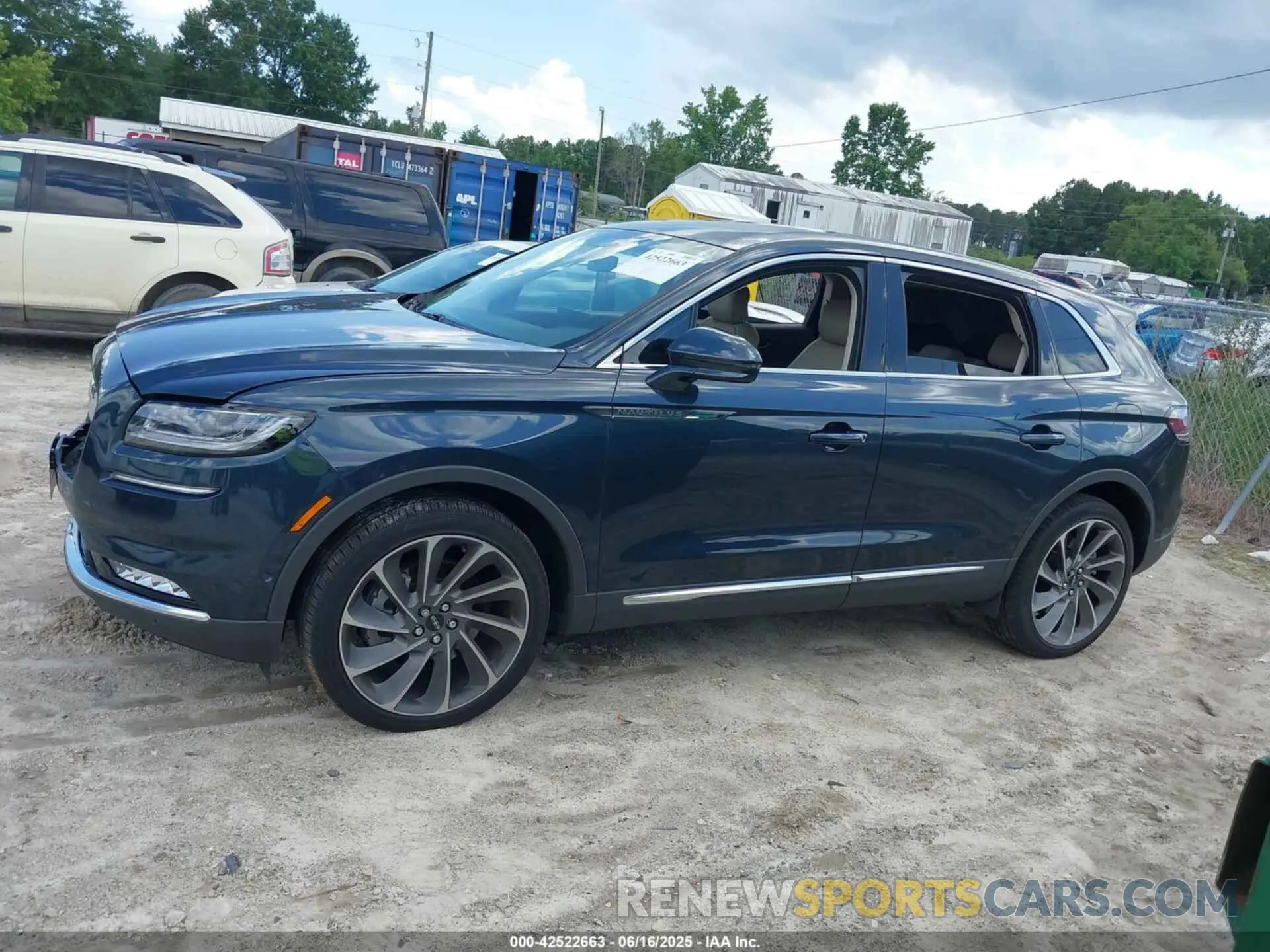 14 Photograph of a damaged car 2LMPJ8KP9MBL16019 LINCOLN NAUTILUS 2021