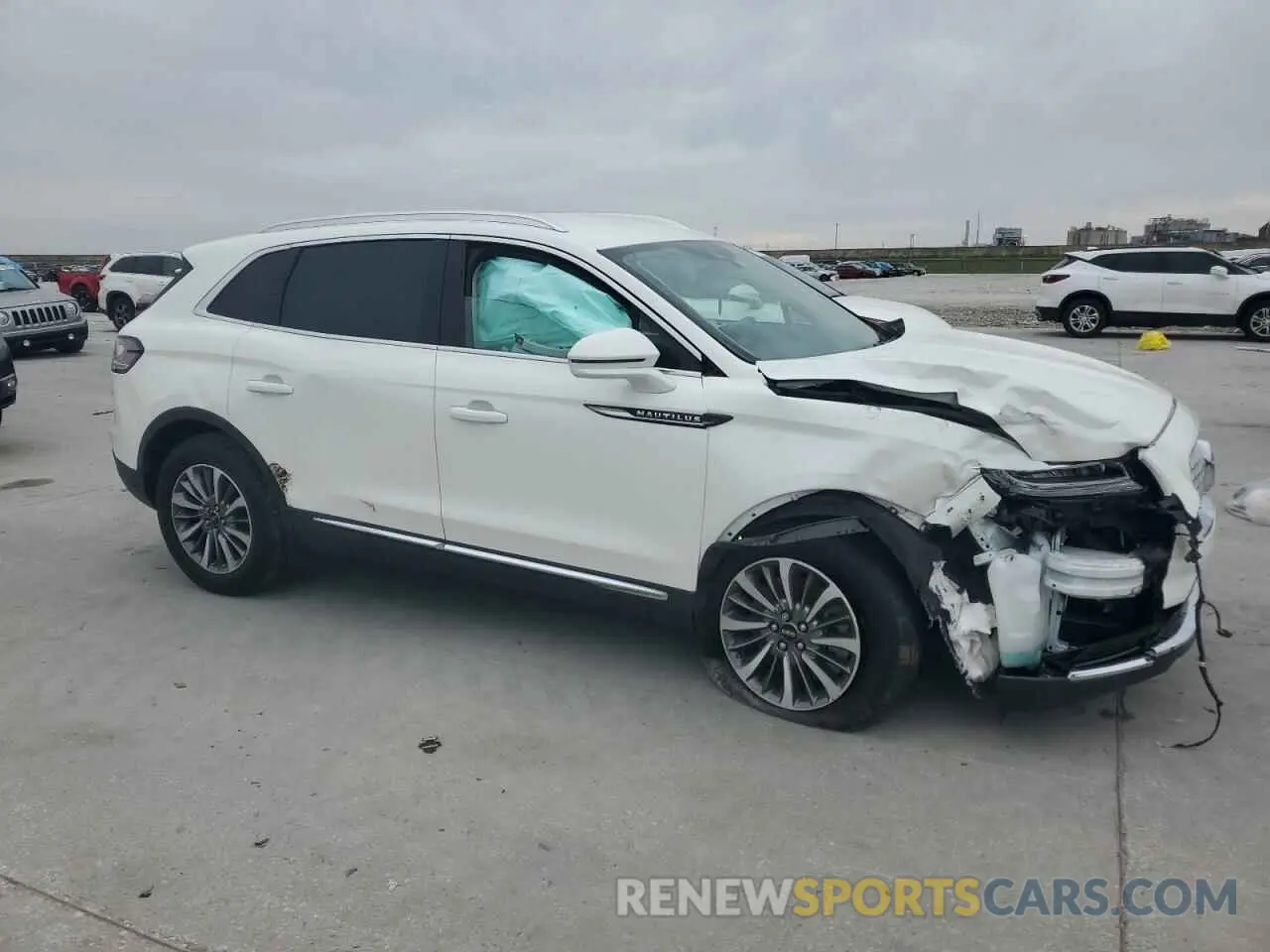4 Photograph of a damaged car 2LMPJ6J94NBL03672 LINCOLN NAUTILUS 2022
