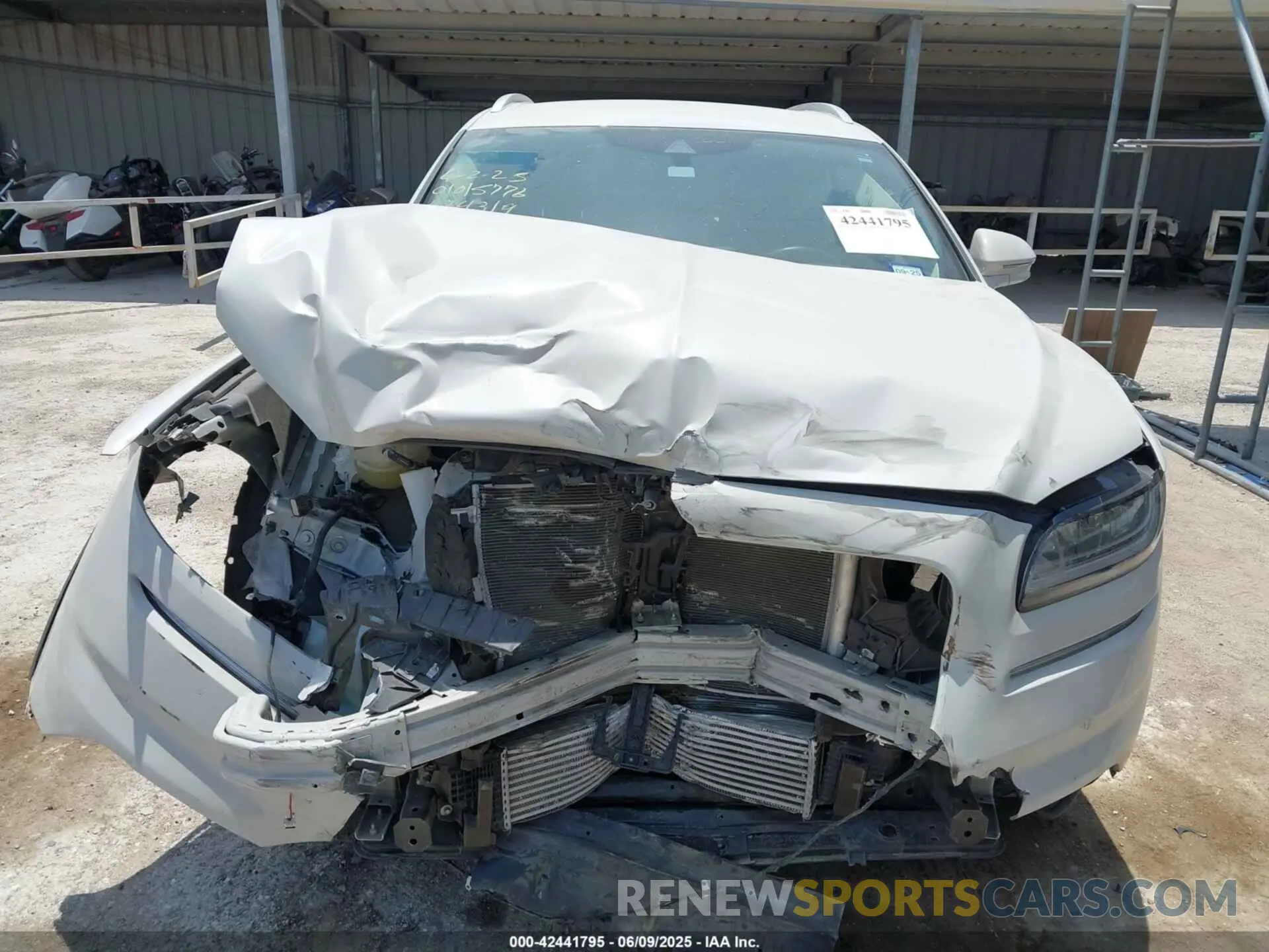 11 Photograph of a damaged car 2LMPJ6J95NBL24319 LINCOLN NAUTILUS 2022