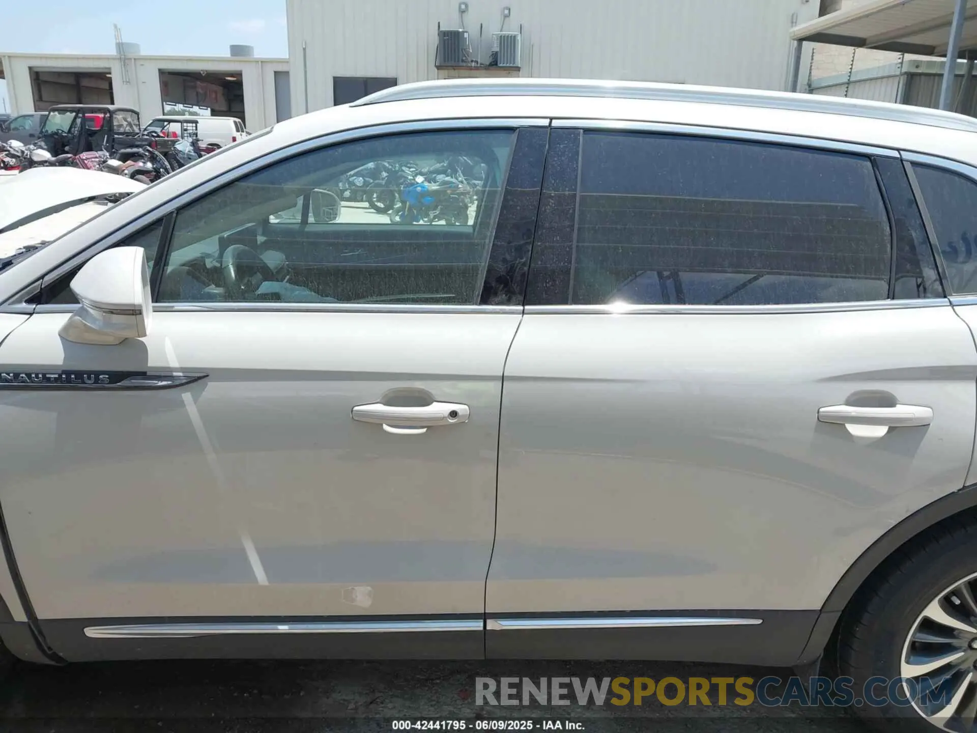 13 Photograph of a damaged car 2LMPJ6J95NBL24319 LINCOLN NAUTILUS 2022