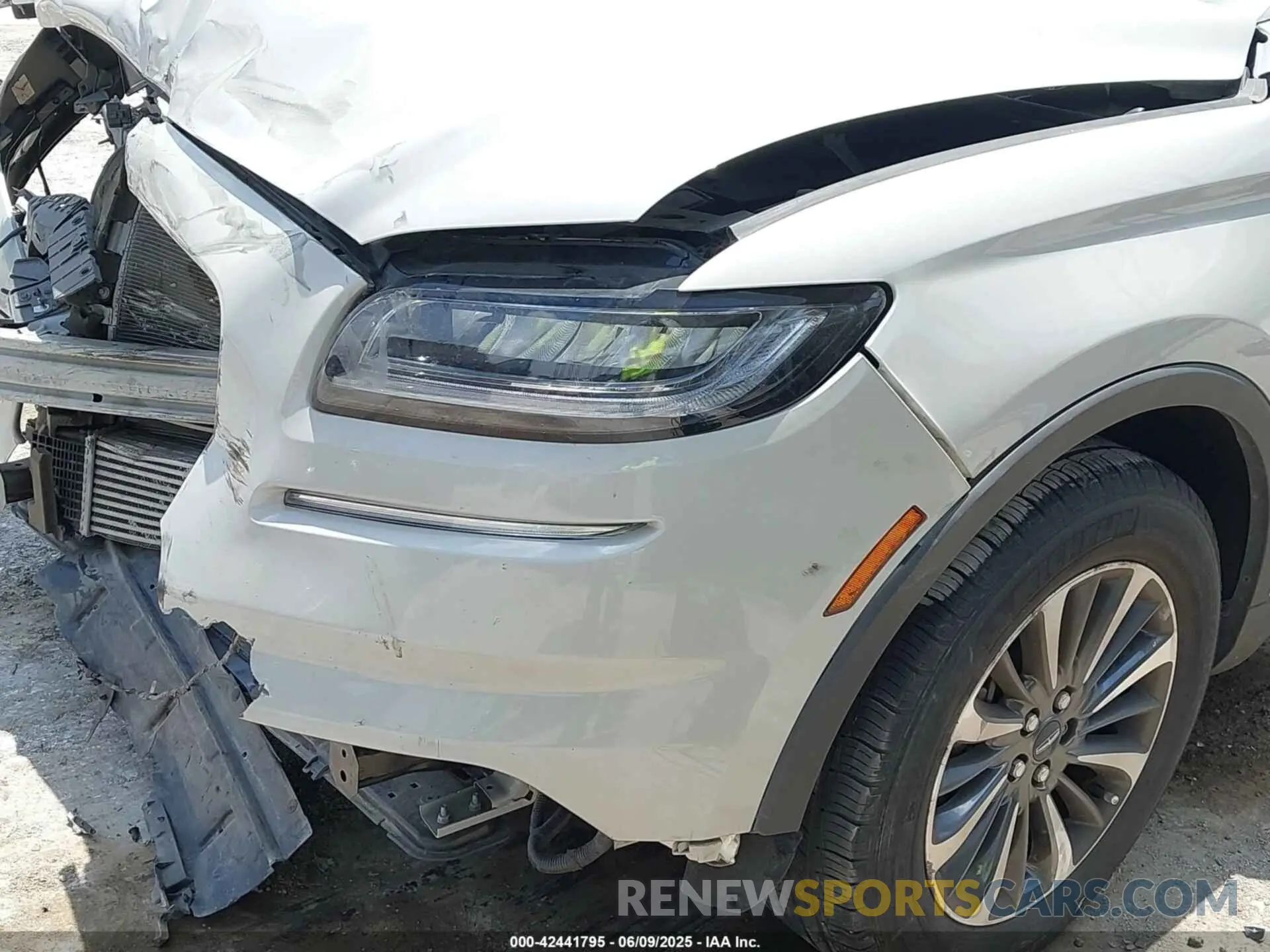6 Photograph of a damaged car 2LMPJ6J95NBL24319 LINCOLN NAUTILUS 2022