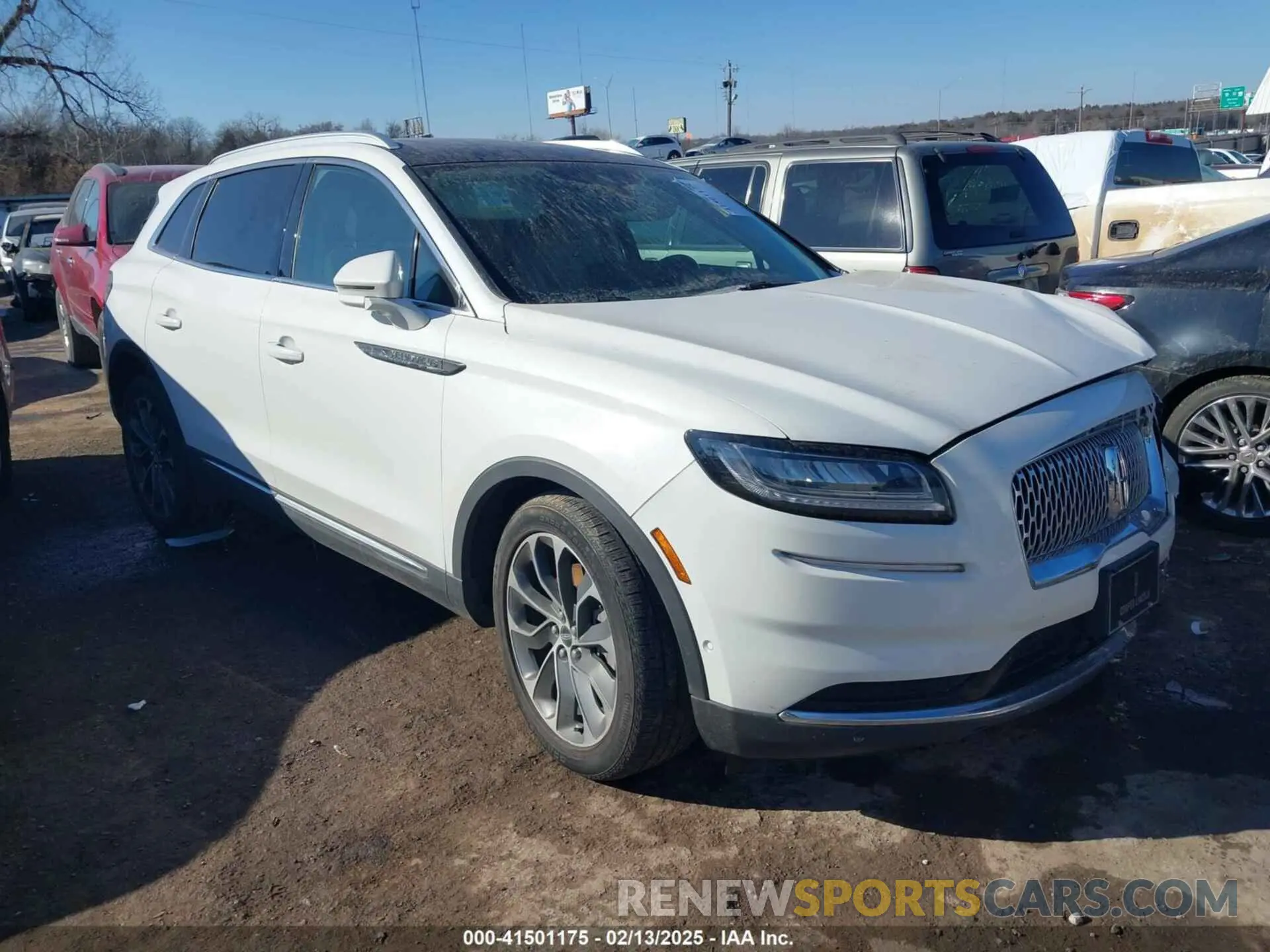 1 Photograph of a damaged car 2LMPJ6K95NBL27090 LINCOLN NAUTILUS 2022