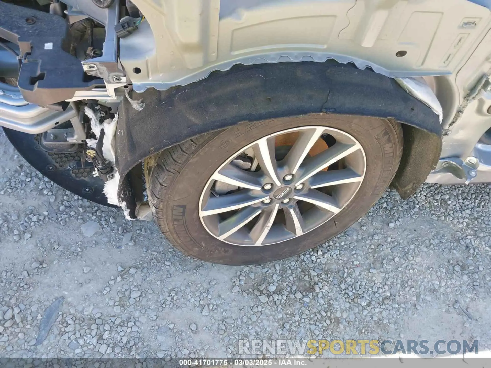 17 Photograph of a damaged car 2LMPJ8J99NBL19958 LINCOLN NAUTILUS 2022