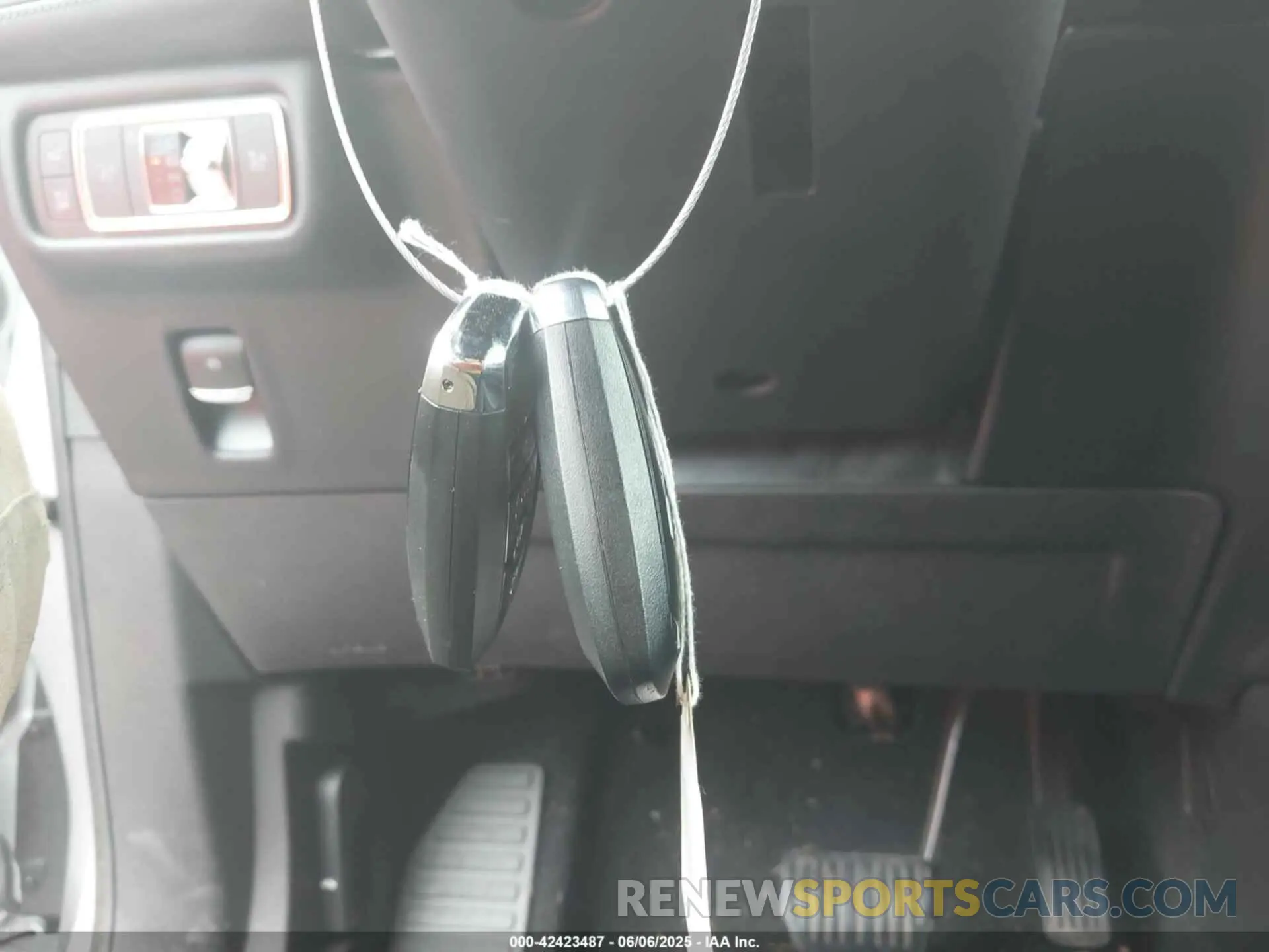 11 Photograph of a damaged car 2LMPJ8K91NBL16373 LINCOLN NAUTILUS 2022