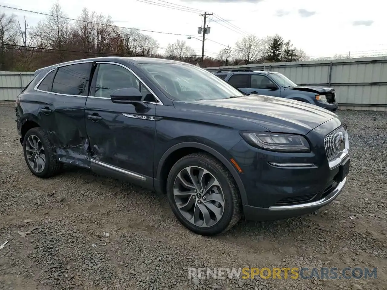 4 Photograph of a damaged car 2LMPJ8K96NBL07376 LINCOLN NAUTILUS 2022