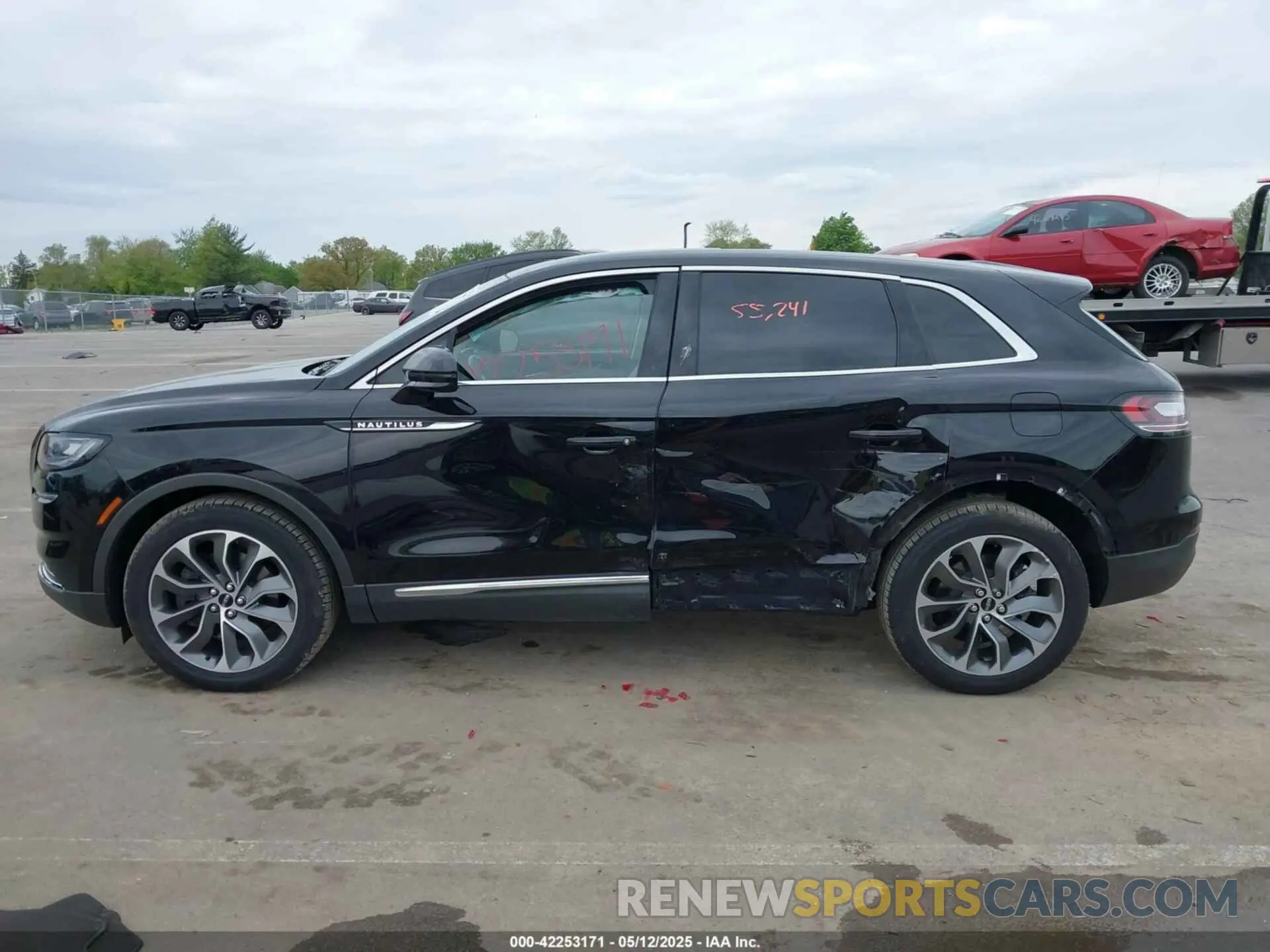 14 Photograph of a damaged car 2LMPJ8K9XNBL15870 LINCOLN NAUTILUS 2022
