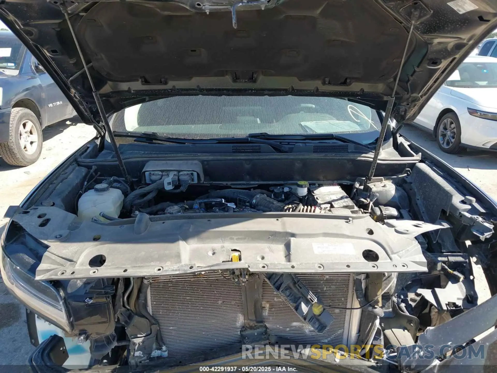 10 Photograph of a damaged car 2LMPJ8KP2NBL12069 LINCOLN NAUTILUS 2022