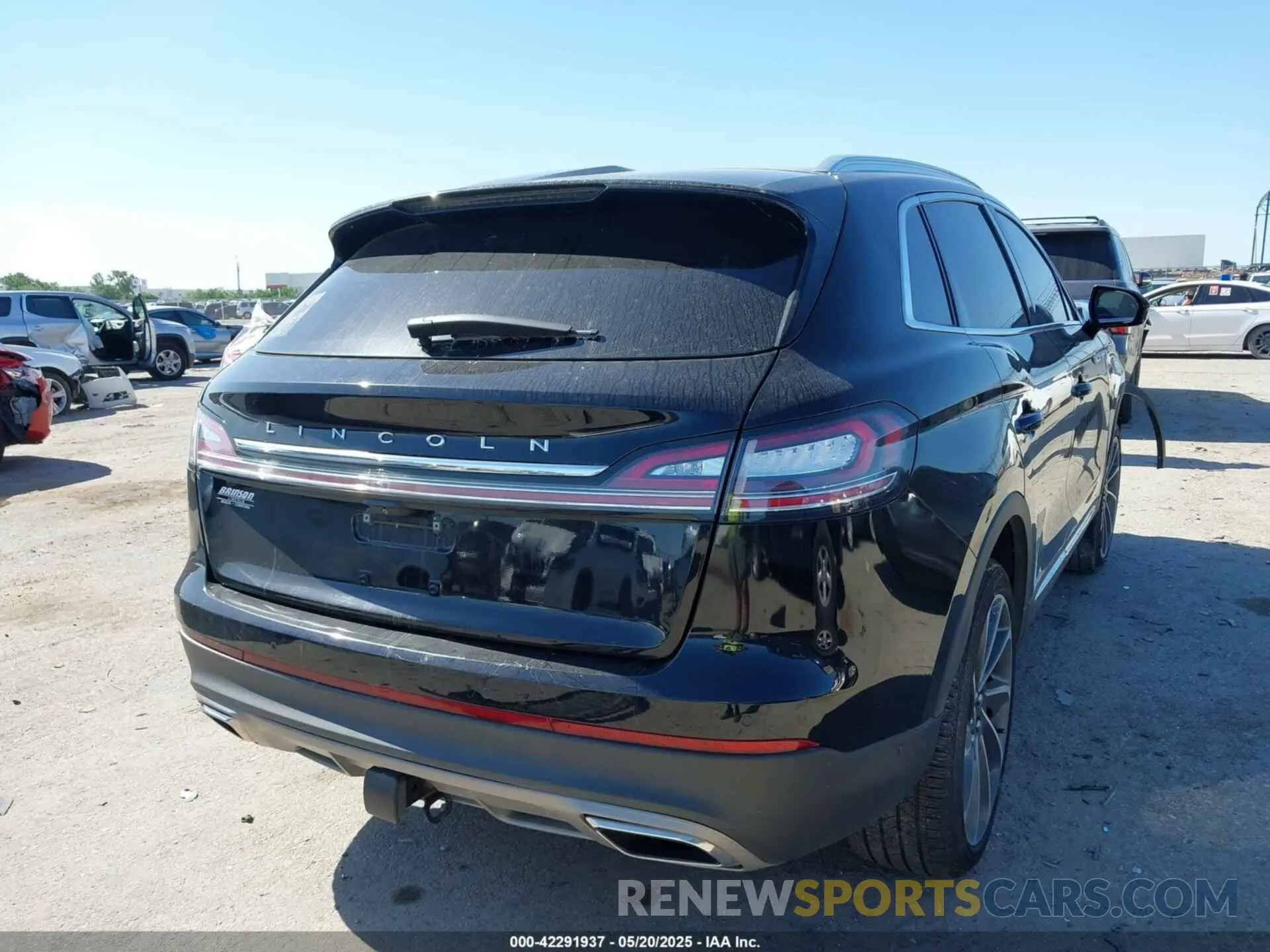 4 Photograph of a damaged car 2LMPJ8KP2NBL12069 LINCOLN NAUTILUS 2022