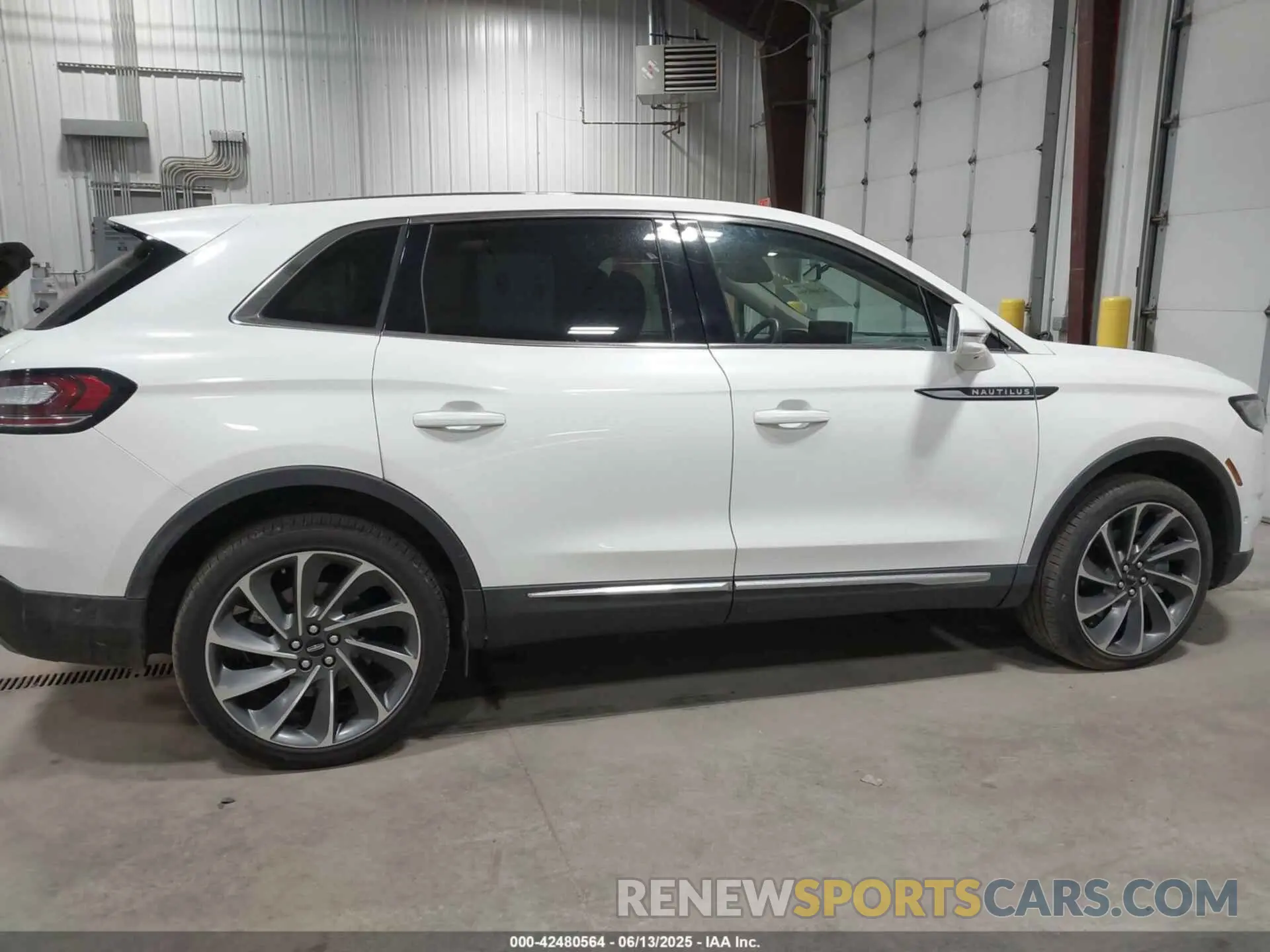 13 Photograph of a damaged car 2LMPJ8KP3NBL17202 LINCOLN NAUTILUS 2022