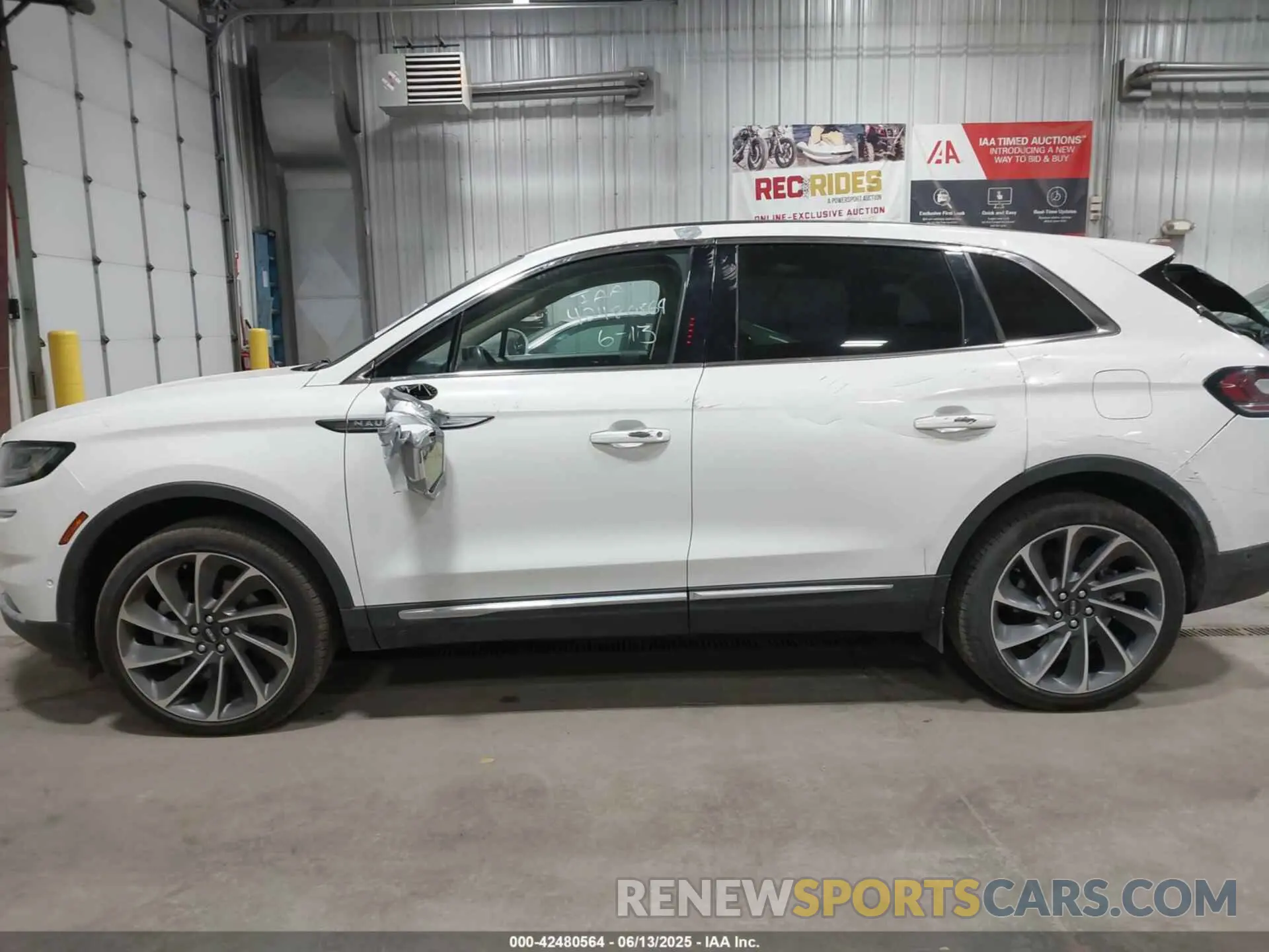 14 Photograph of a damaged car 2LMPJ8KP3NBL17202 LINCOLN NAUTILUS 2022
