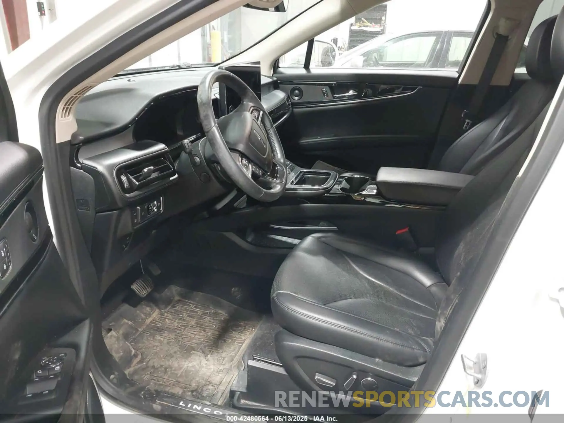 5 Photograph of a damaged car 2LMPJ8KP3NBL17202 LINCOLN NAUTILUS 2022