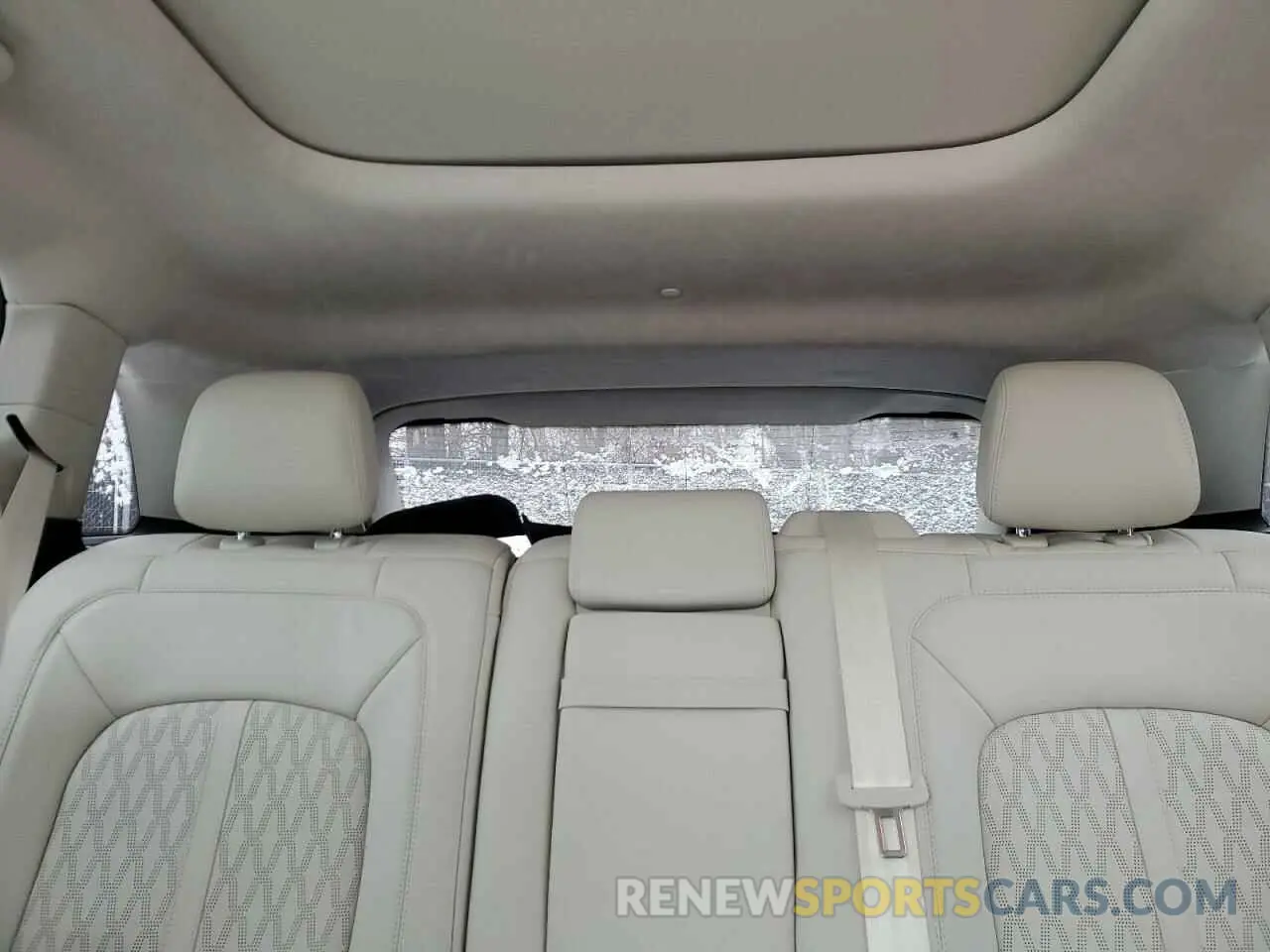 10 Photograph of a damaged car 2LMPJ9JP4NBL16406 LINCOLN NAUTILUS 2022