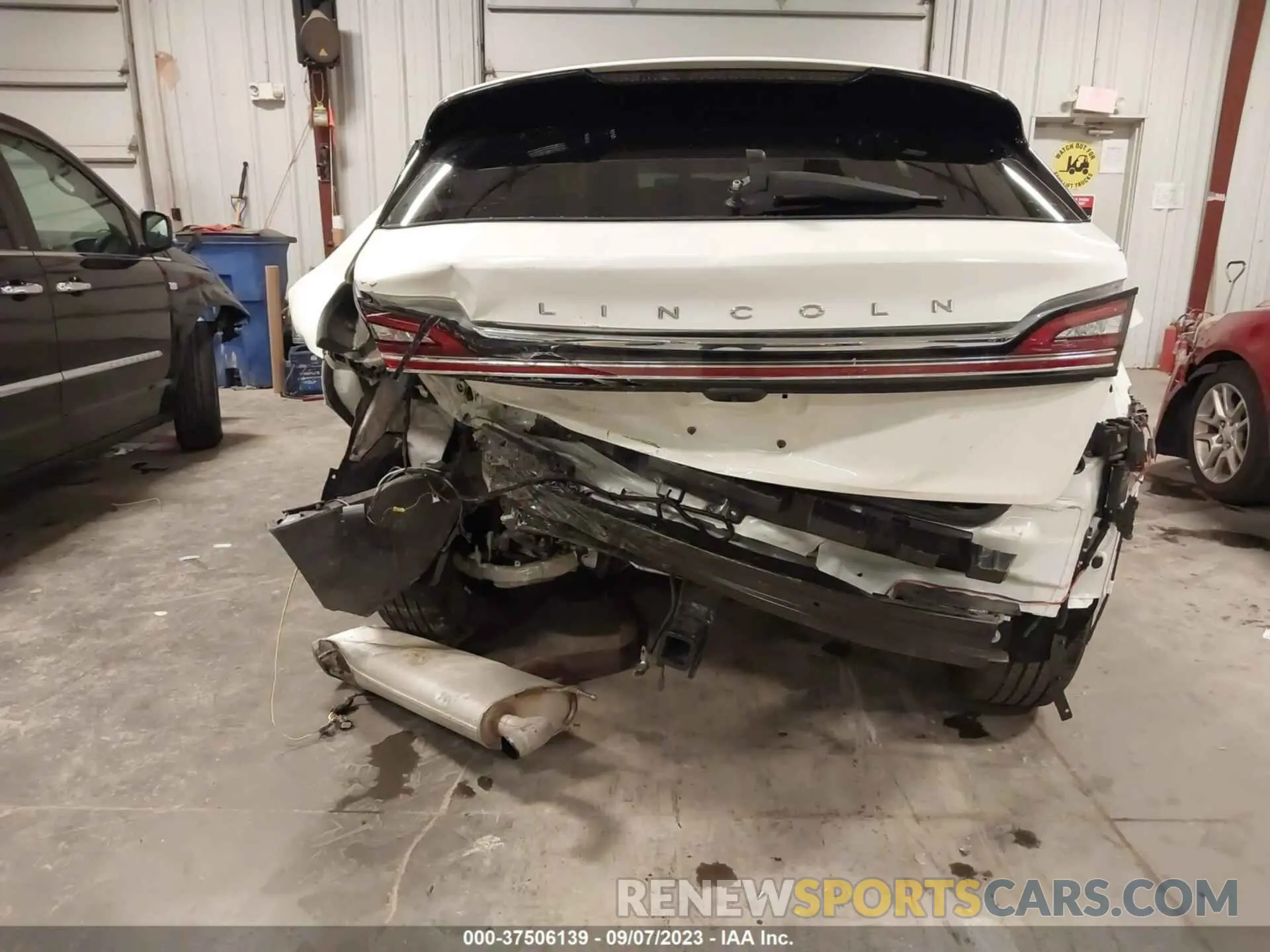 17 Photograph of a damaged car 2LMPJ8J94PBL04979 LINCOLN NAUTILUS 2023