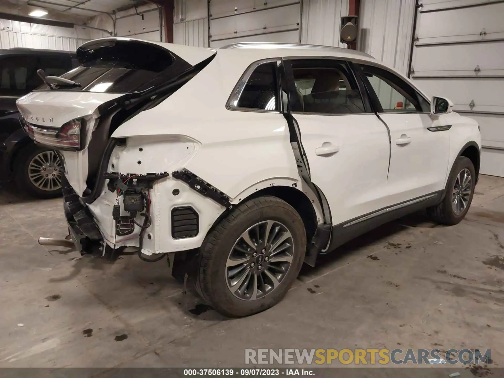 4 Photograph of a damaged car 2LMPJ8J94PBL04979 LINCOLN NAUTILUS 2023