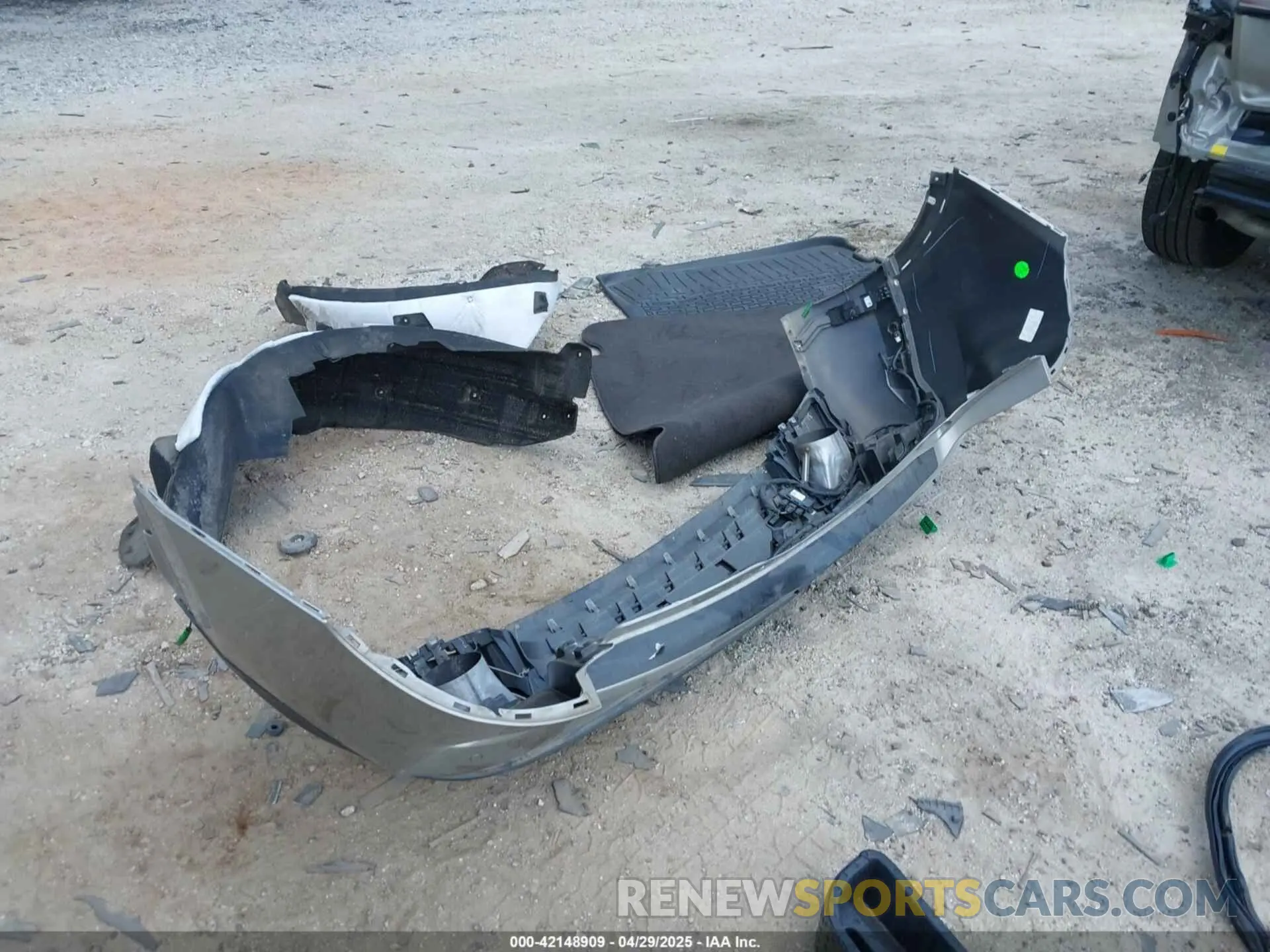 19 Photograph of a damaged car 2LMPJ8KP8PBL15481 LINCOLN NAUTILUS 2023