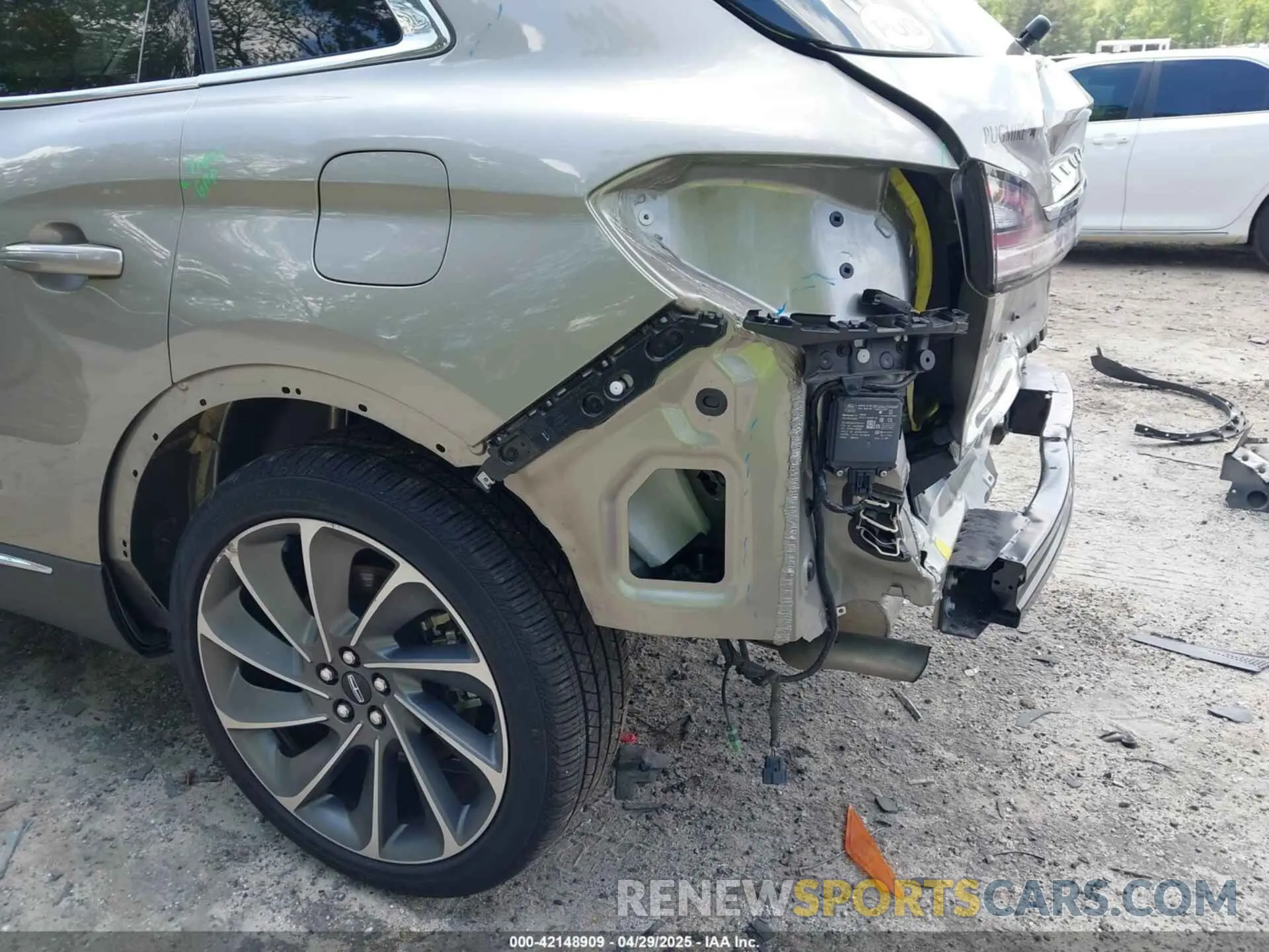 22 Photograph of a damaged car 2LMPJ8KP8PBL15481 LINCOLN NAUTILUS 2023