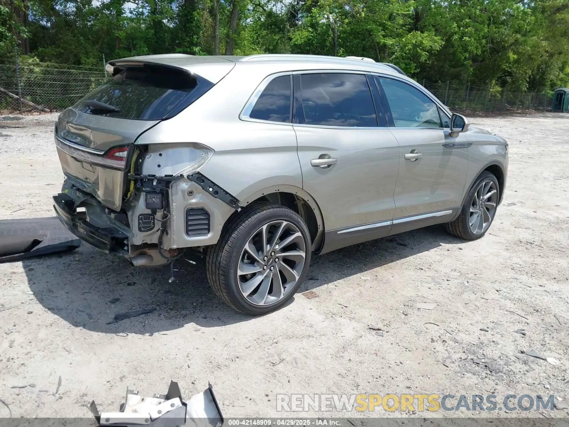 4 Photograph of a damaged car 2LMPJ8KP8PBL15481 LINCOLN NAUTILUS 2023