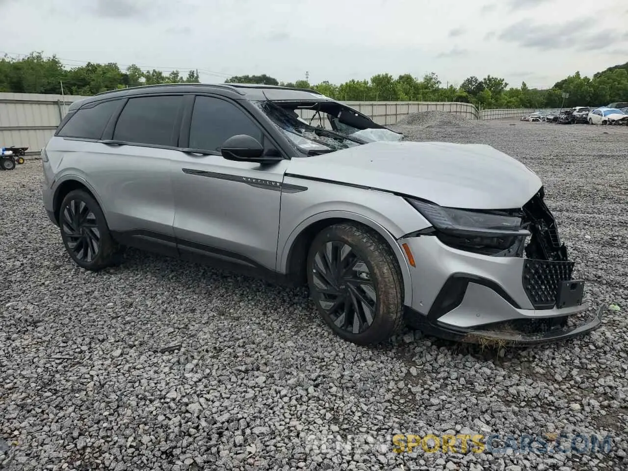 4 Photograph of a damaged car 5LMPJ8K4XRJ843505 LINCOLN NAUTILUS 2024
