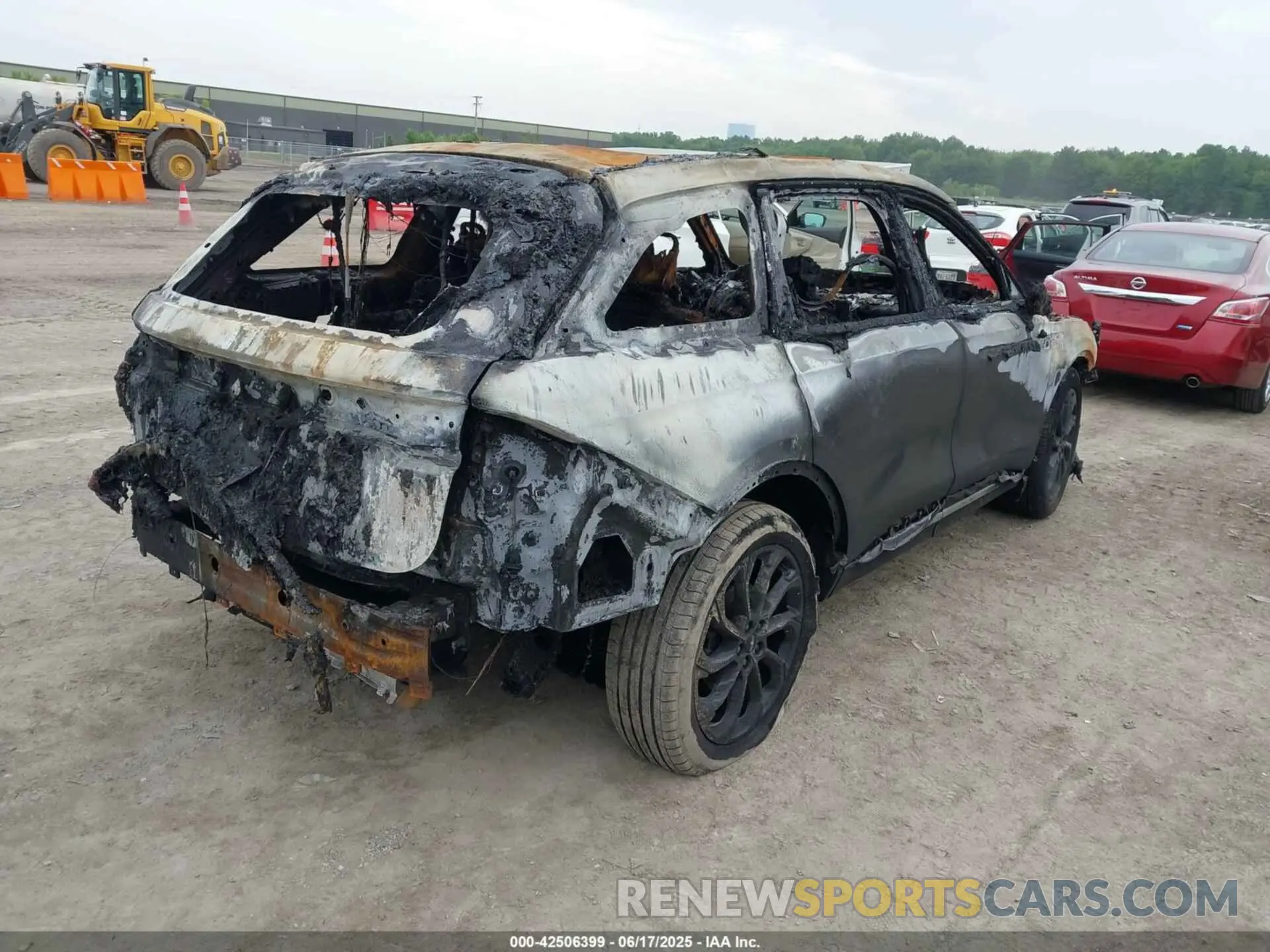 4 Photograph of a damaged car 5LMPJ8KA2RJ866766 LINCOLN NAUTILUS 2024