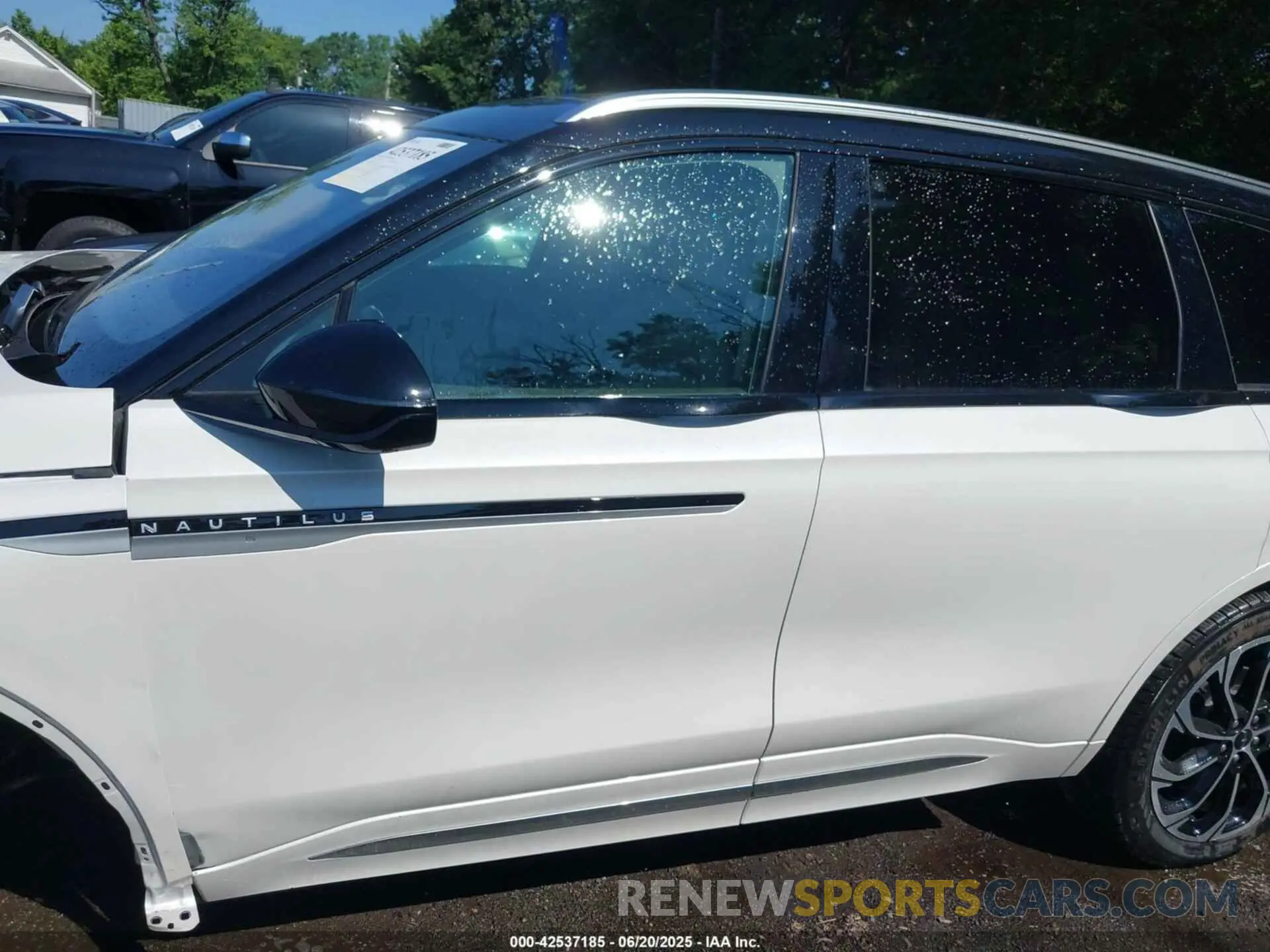 15 Photograph of a damaged car 5LMPJ8KAXRJ868331 LINCOLN NAUTILUS 2024