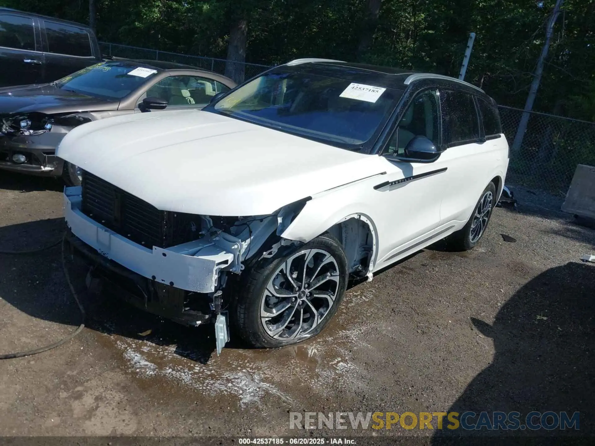 2 Photograph of a damaged car 5LMPJ8KAXRJ868331 LINCOLN NAUTILUS 2024