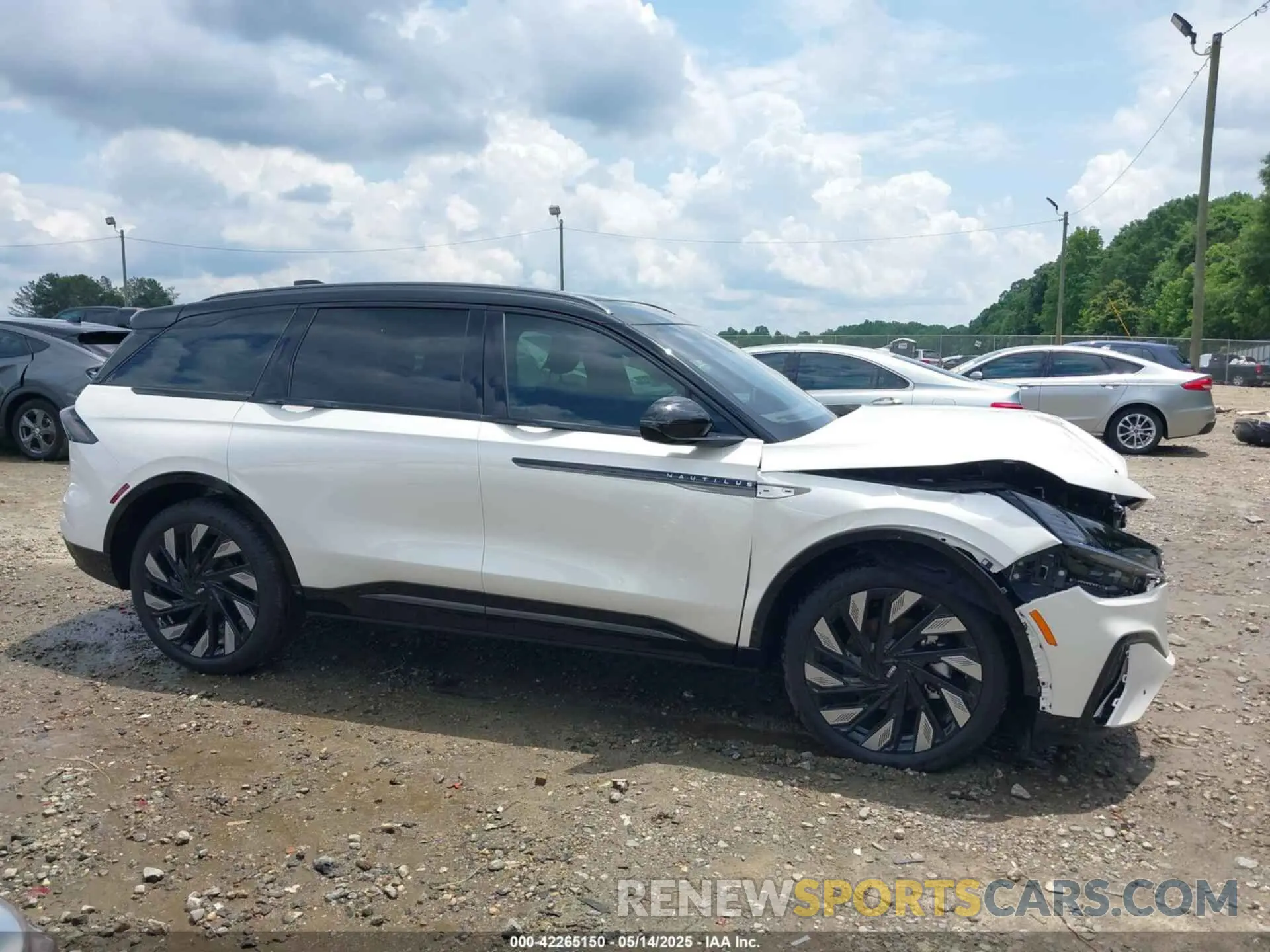 14 Photograph of a damaged car 5LMPJ8KA2SJ920945 LINCOLN NAUTILUS 2025