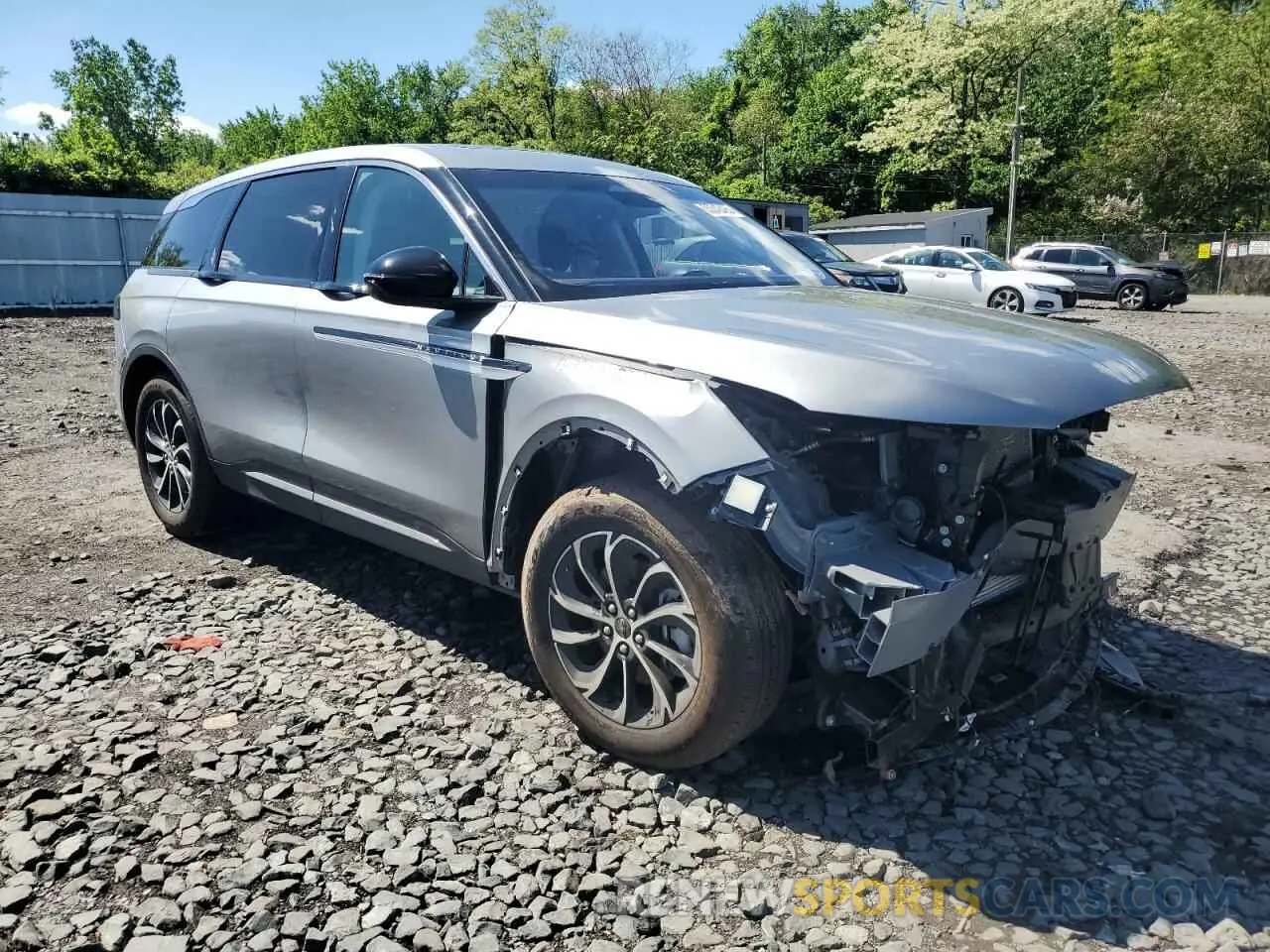 4 Photograph of a damaged car 5LMPJ8JA2RJ839889 LINCOLN NAUTILUS P 2024