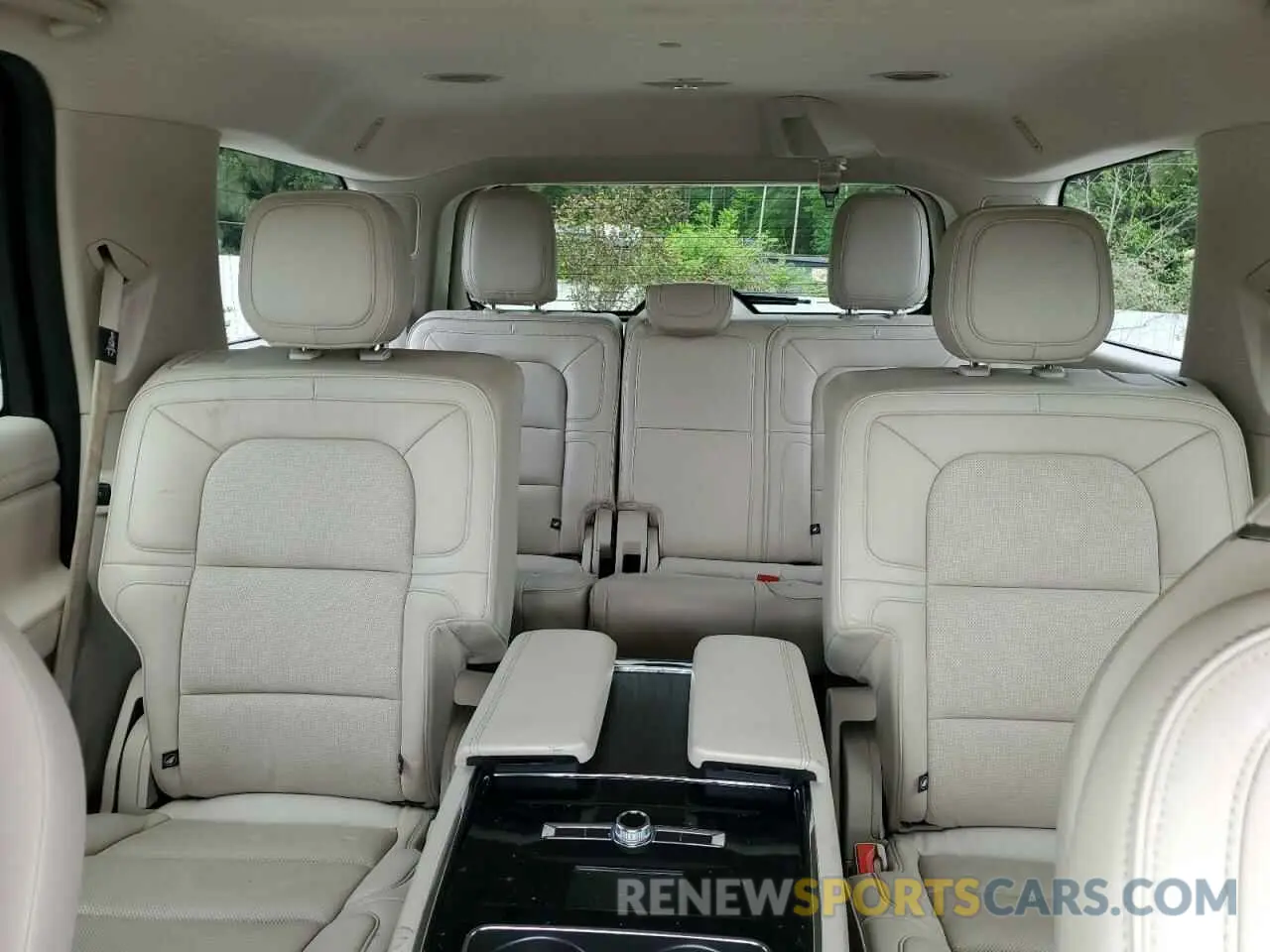 10 Photograph of a damaged car 5LMJJ2LT0KEL21666 LINCOLN NAVIGATOR 2019