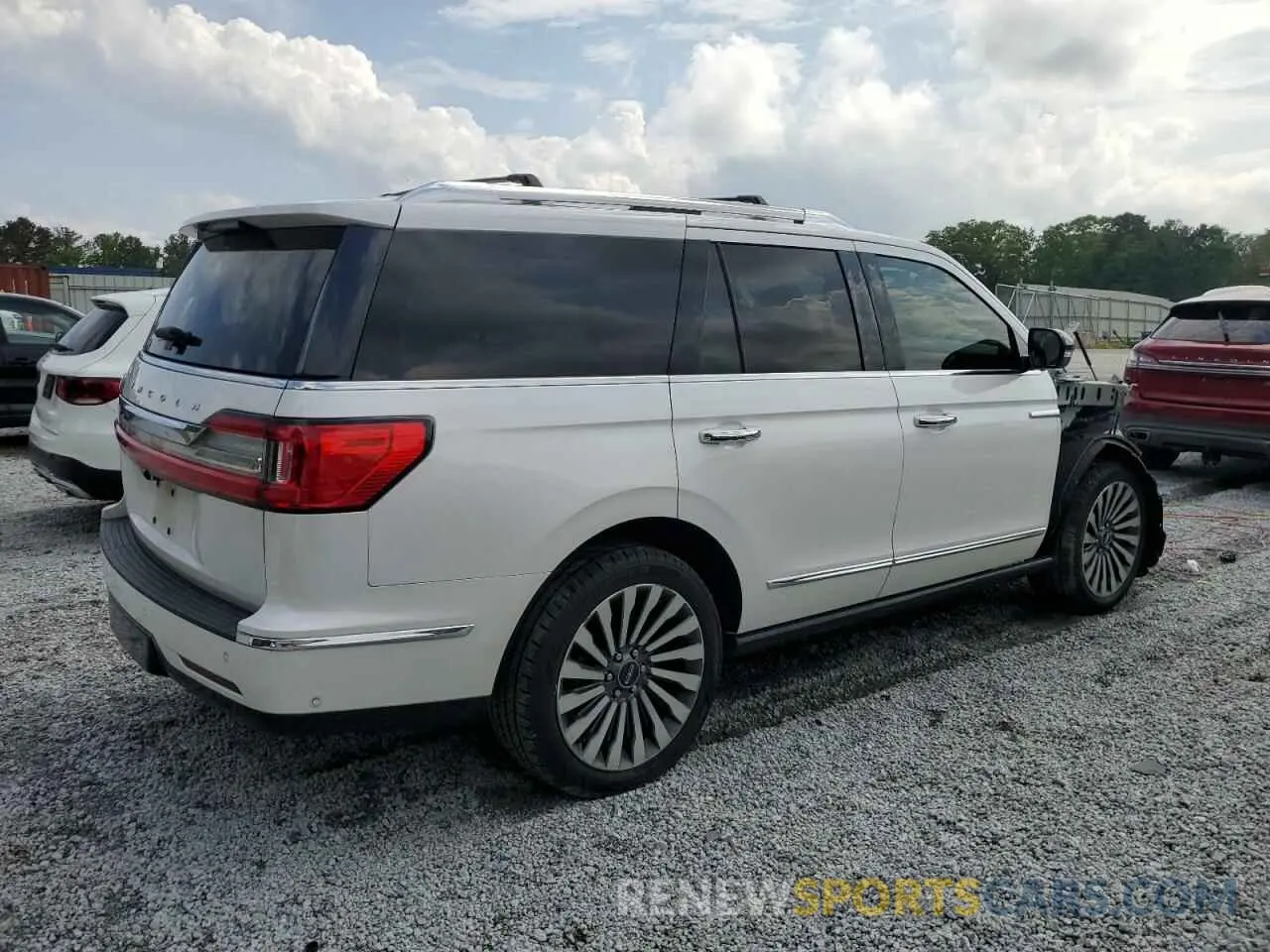 3 Photograph of a damaged car 5LMJJ2LT0KEL21666 LINCOLN NAVIGATOR 2019