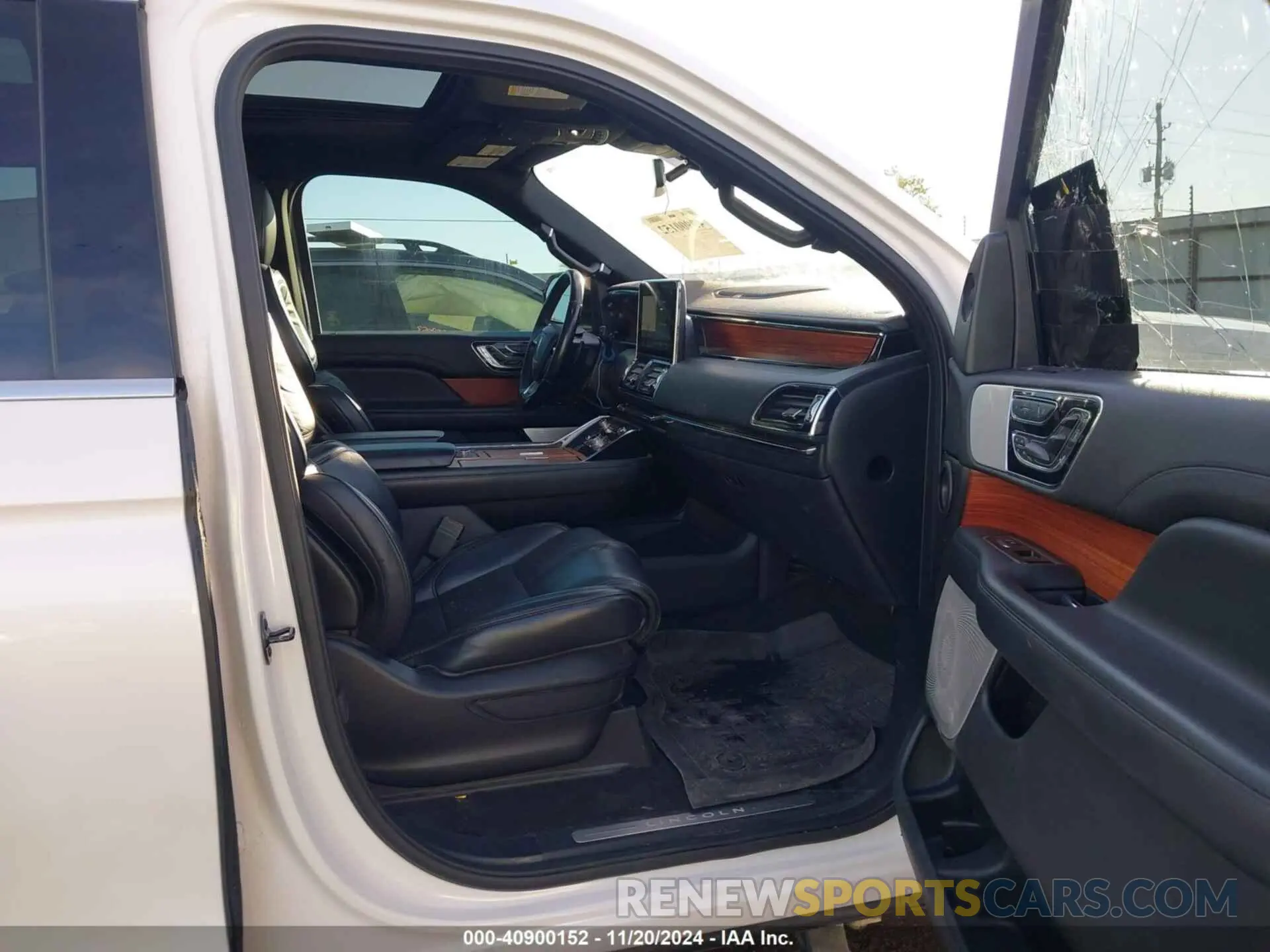 5 Photograph of a damaged car 5LMJJ2LT2KEL09194 LINCOLN NAVIGATOR 2019
