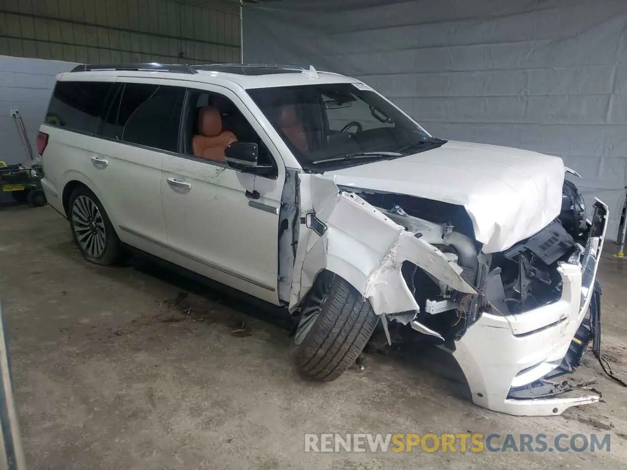 4 Photograph of a damaged car 5LMJJ2LT2KEL20146 LINCOLN NAVIGATOR 2019