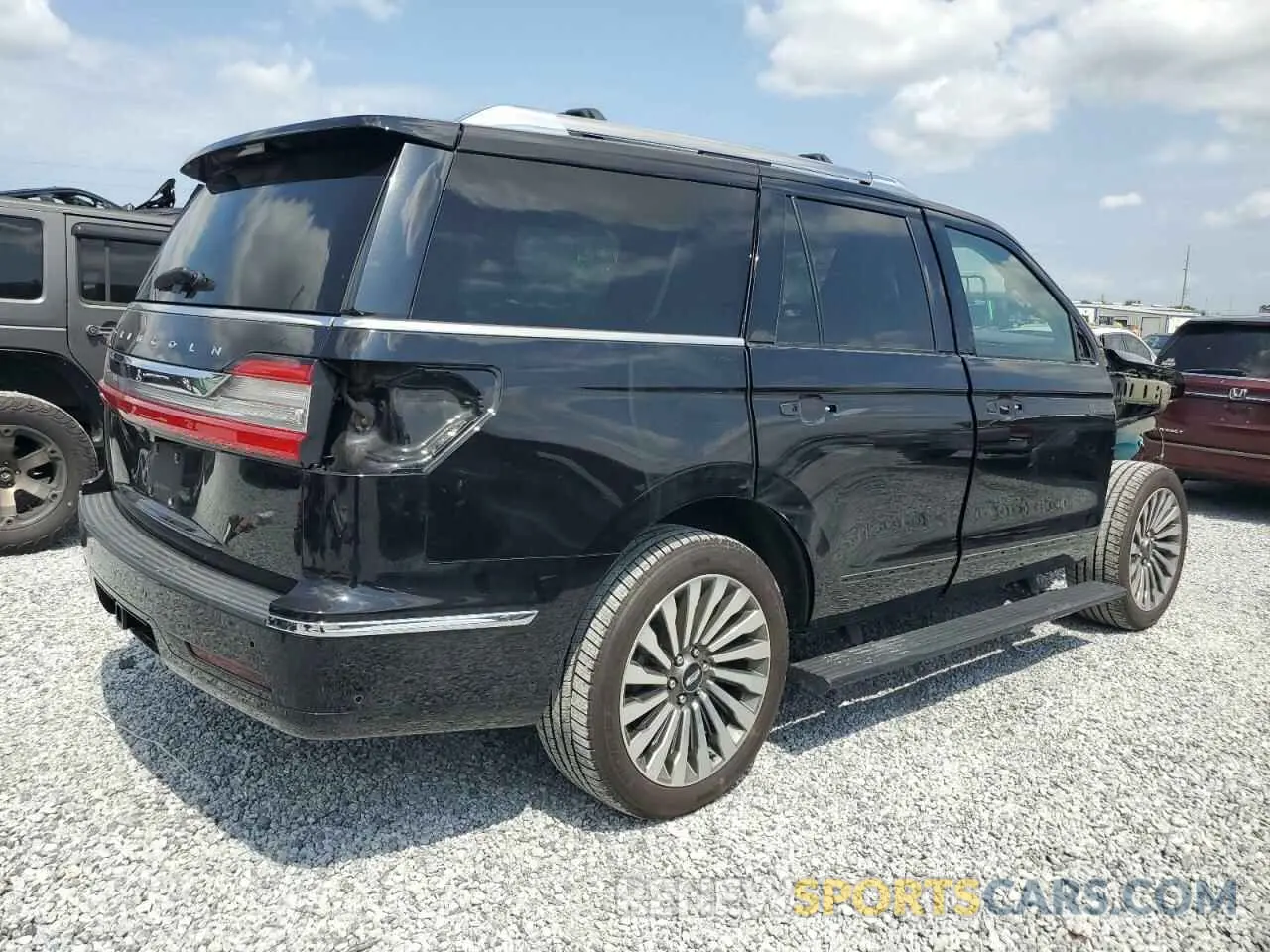 3 Photograph of a damaged car 5LMJJ2LT4KEL05311 LINCOLN NAVIGATOR 2019