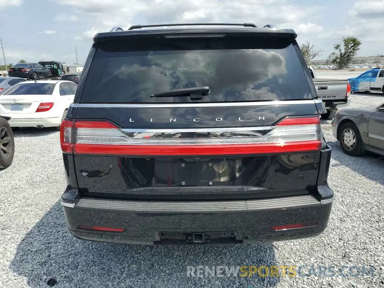 6 Photograph of a damaged car 5LMJJ2LT4KEL05311 LINCOLN NAVIGATOR 2019