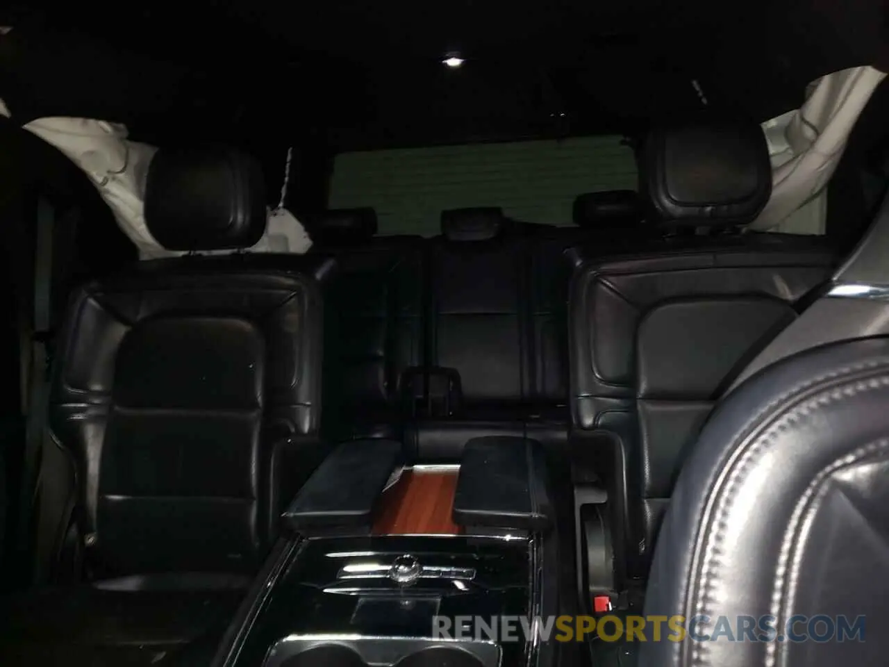 10 Photograph of a damaged car 5LMJJ2LT5KEL17211 LINCOLN NAVIGATOR 2019