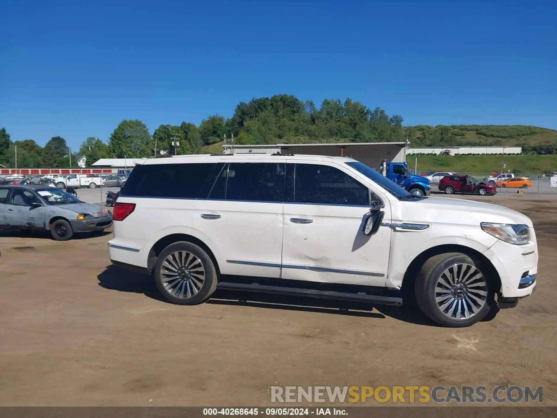 13 Photograph of a damaged car 5LMJJ2LT6KEL10266 LINCOLN NAVIGATOR 2019