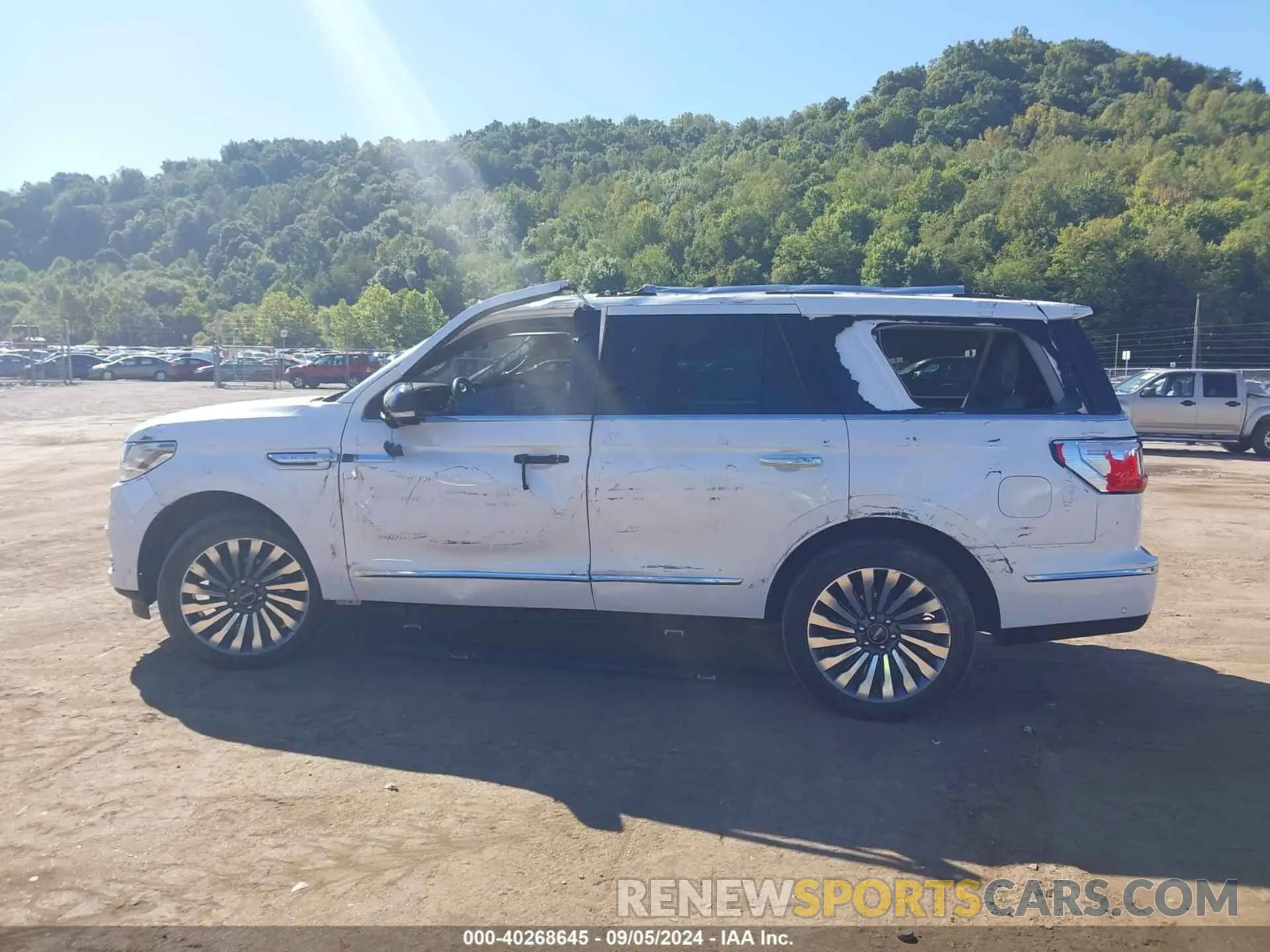 14 Photograph of a damaged car 5LMJJ2LT6KEL10266 LINCOLN NAVIGATOR 2019