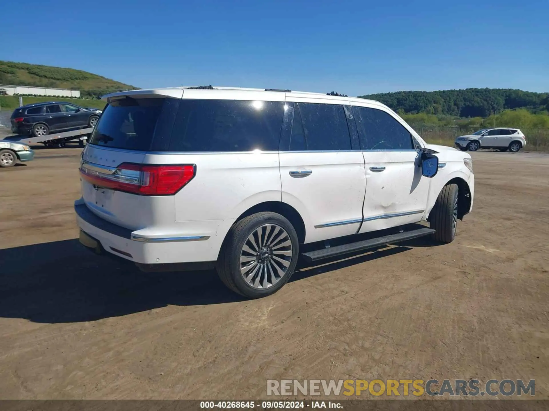 4 Photograph of a damaged car 5LMJJ2LT6KEL10266 LINCOLN NAVIGATOR 2019