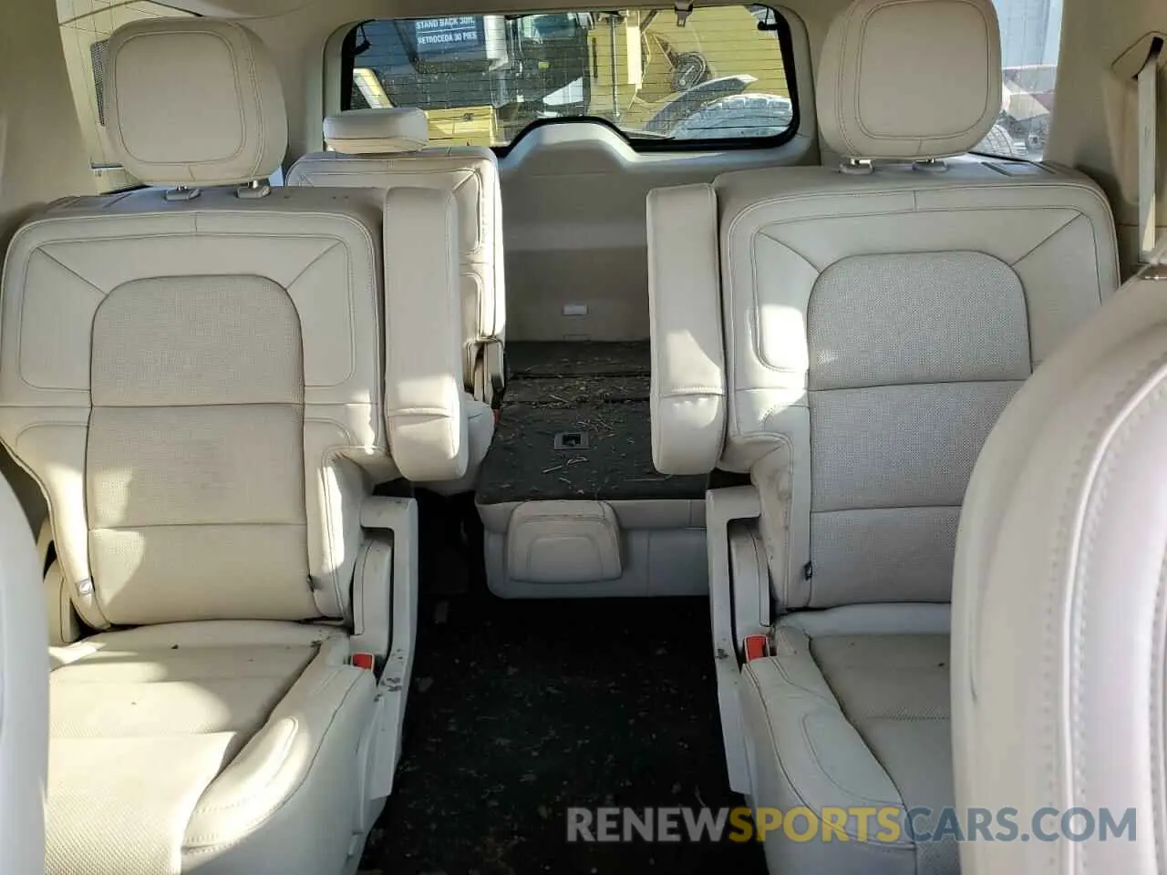 10 Photograph of a damaged car 5LMJJ2LT6KEL14320 LINCOLN NAVIGATOR 2019
