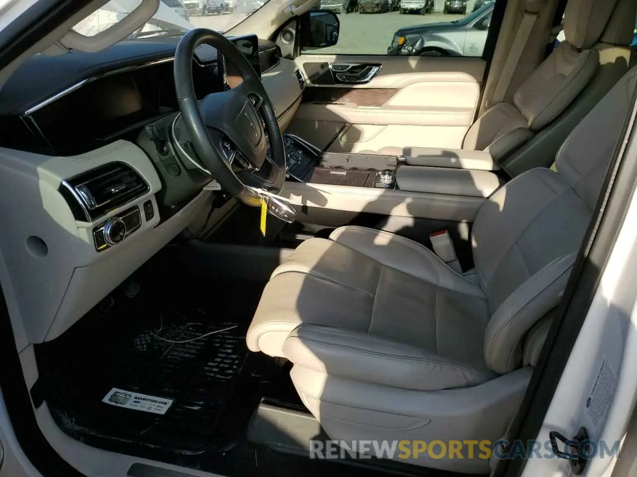 7 Photograph of a damaged car 5LMJJ2LT6KEL14320 LINCOLN NAVIGATOR 2019