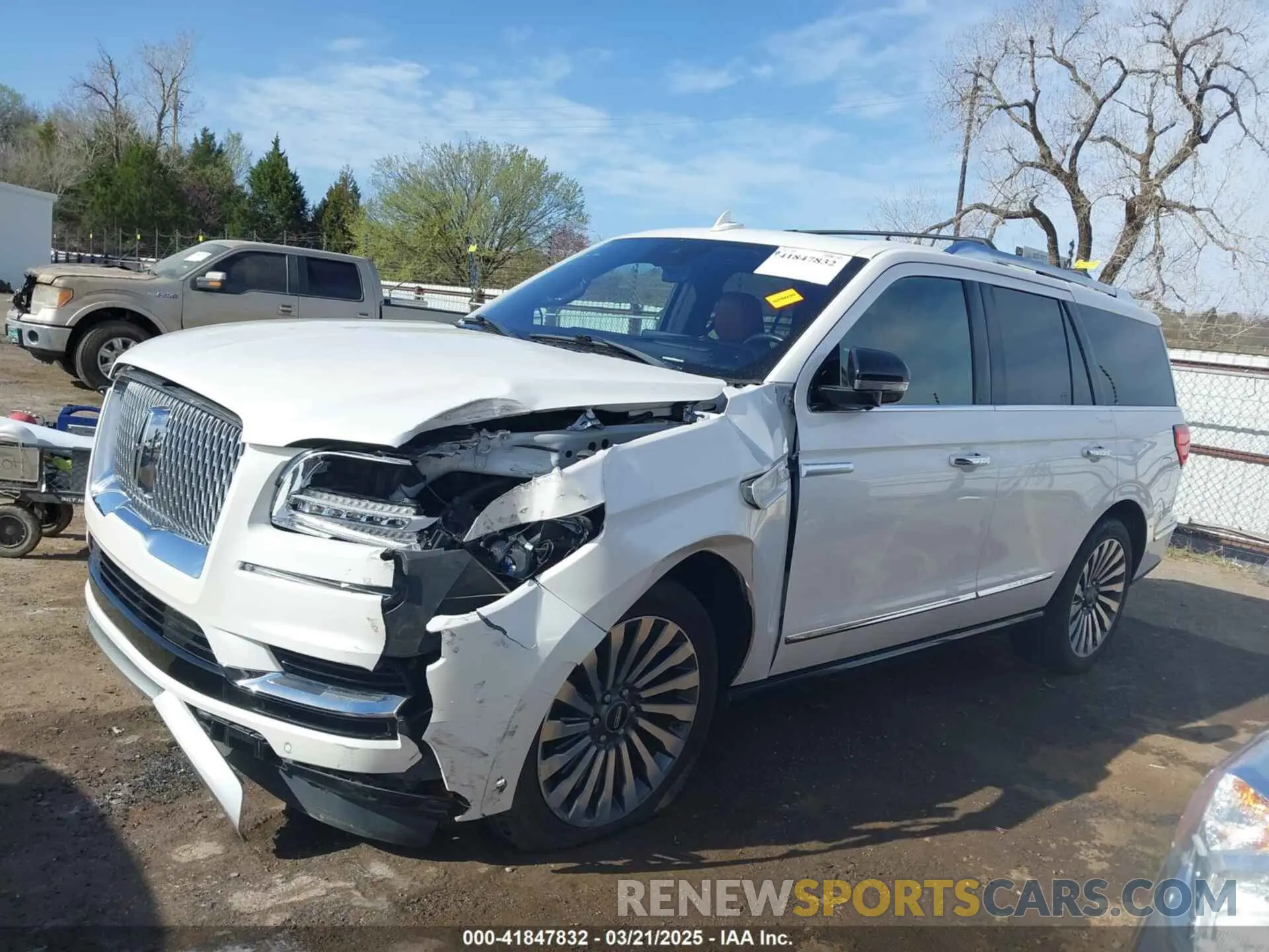 14 Photograph of a damaged car 5LMJJ2LT8KEL10852 LINCOLN NAVIGATOR 2019