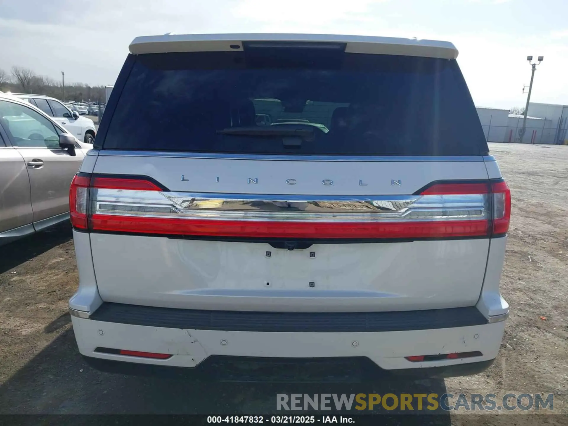 16 Photograph of a damaged car 5LMJJ2LT8KEL10852 LINCOLN NAVIGATOR 2019