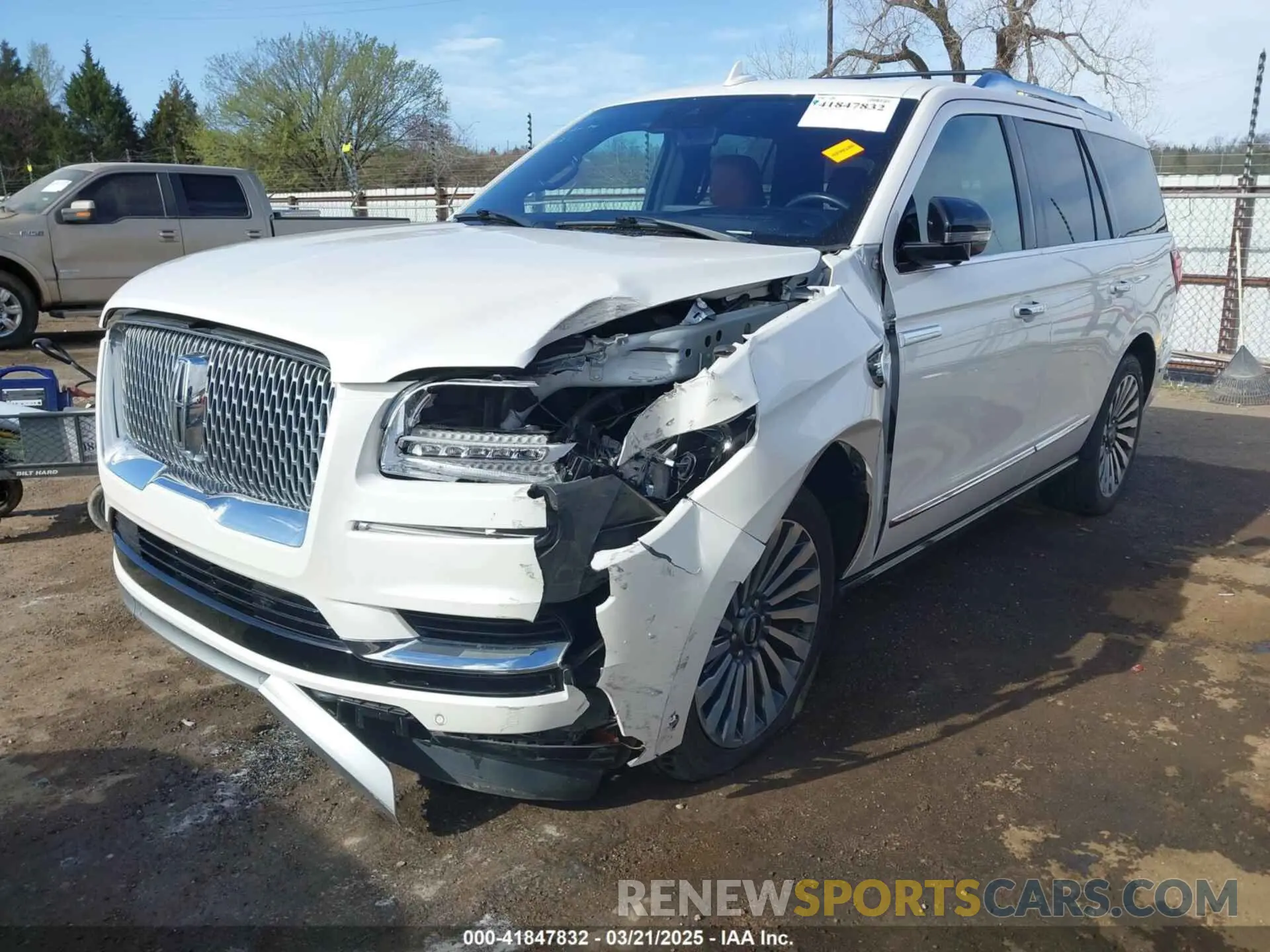 2 Photograph of a damaged car 5LMJJ2LT8KEL10852 LINCOLN NAVIGATOR 2019